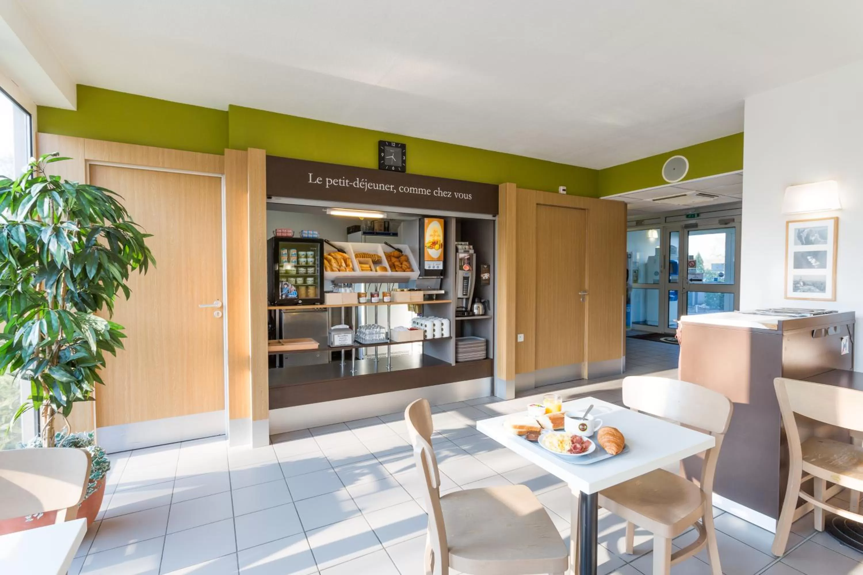 Buffet breakfast in B&B HOTEL Freyming-Merlebach