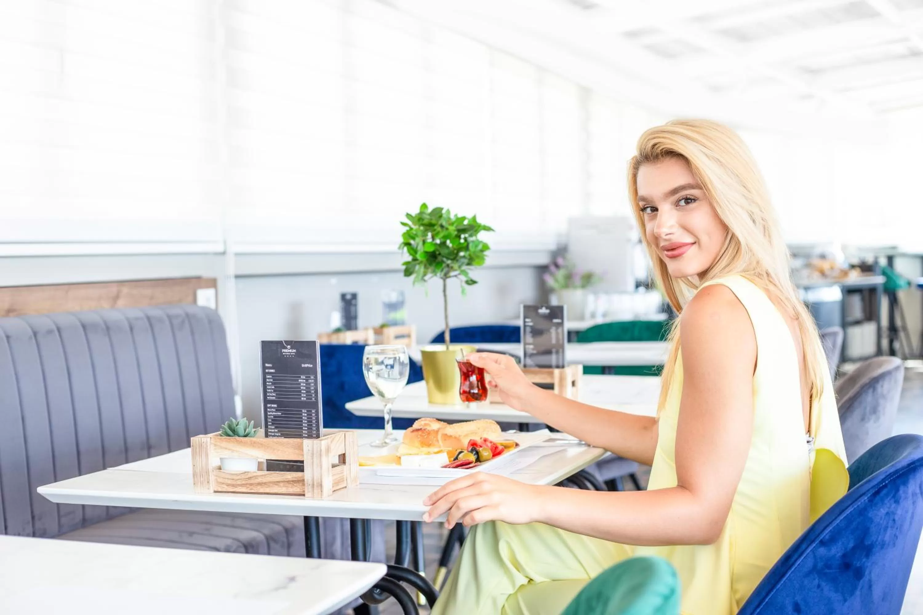 Restaurant/places to eat in Hotel Premium