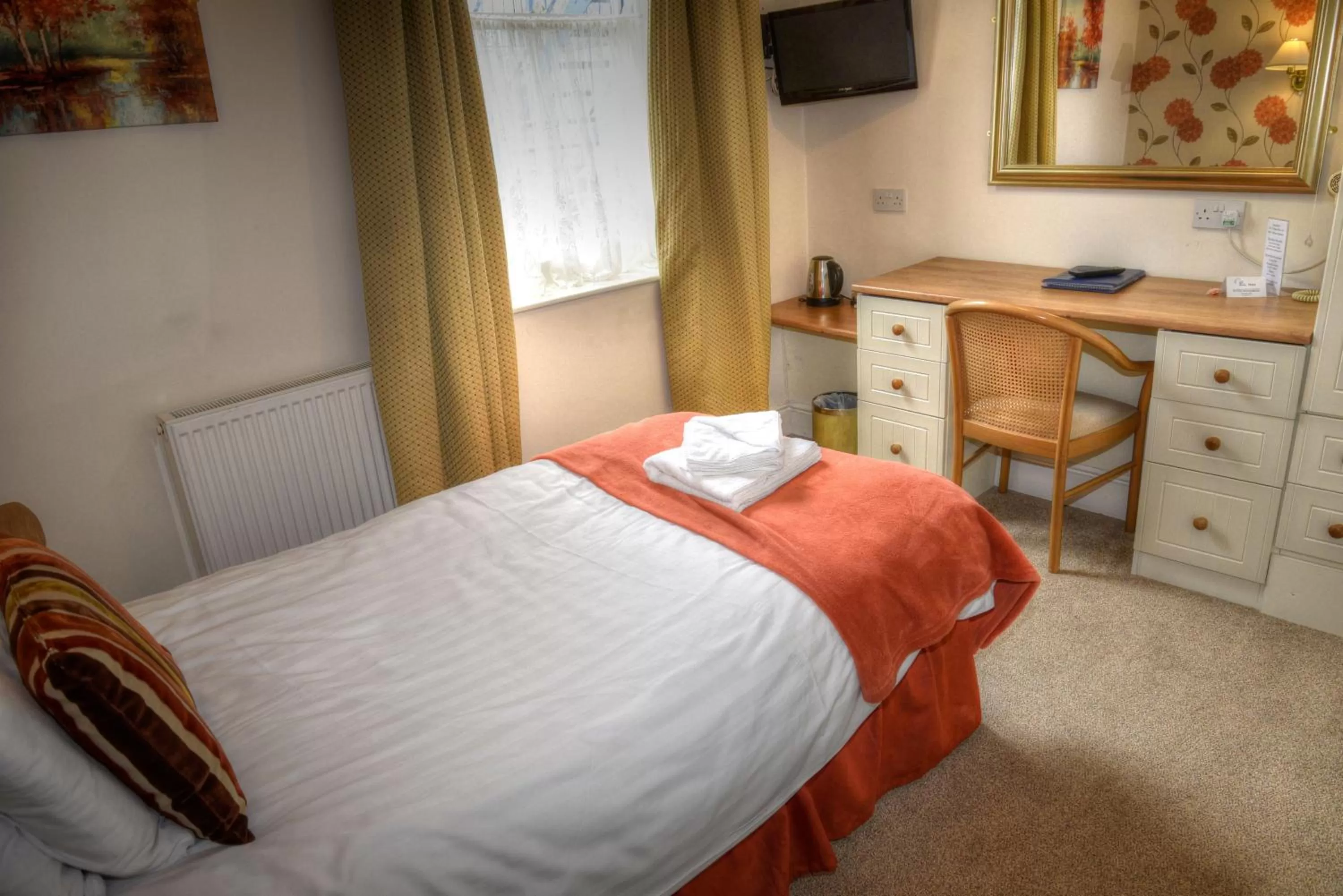 Bed in Lion Hotel & Studio Apartments