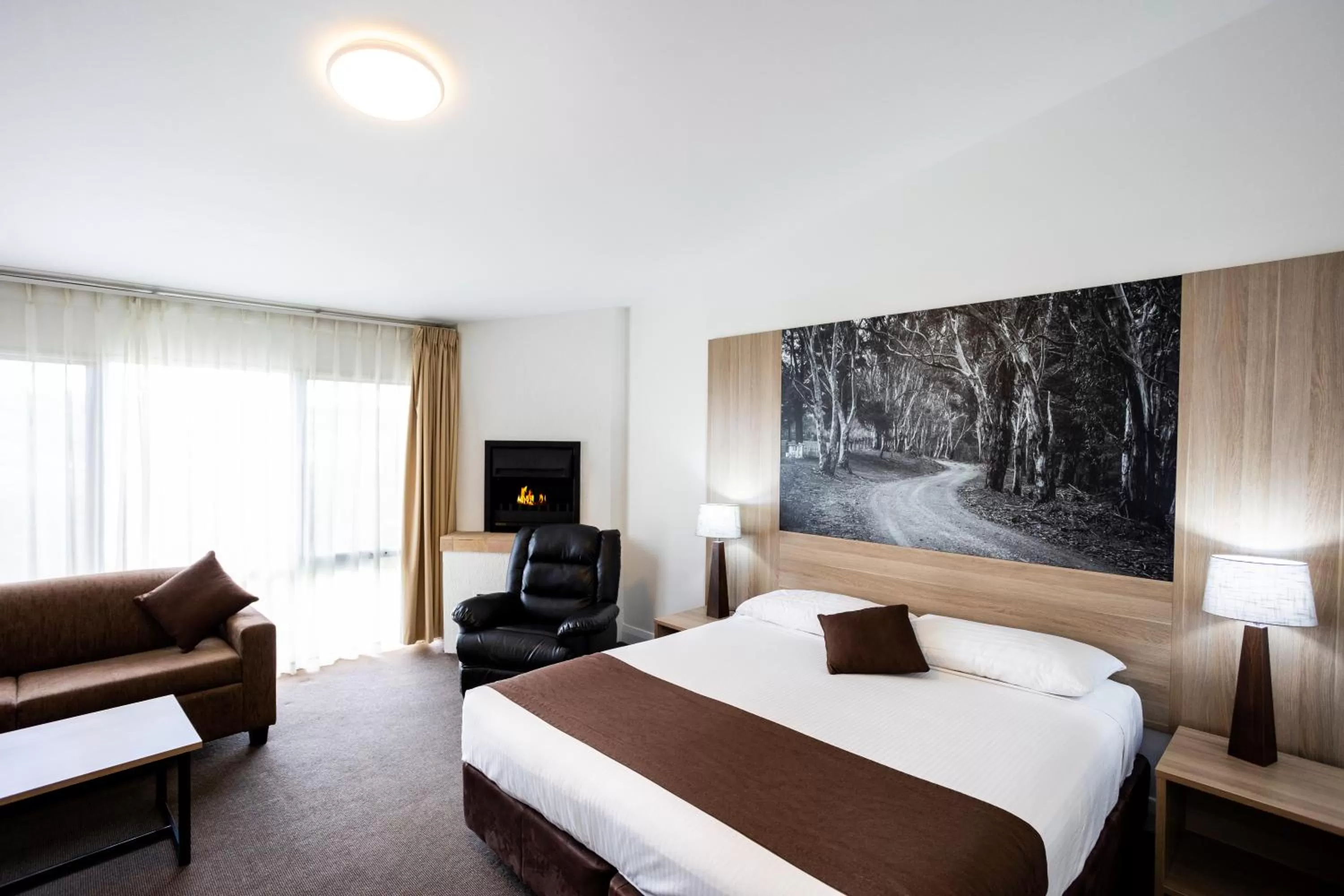 Bedroom in Mantra Bathurst