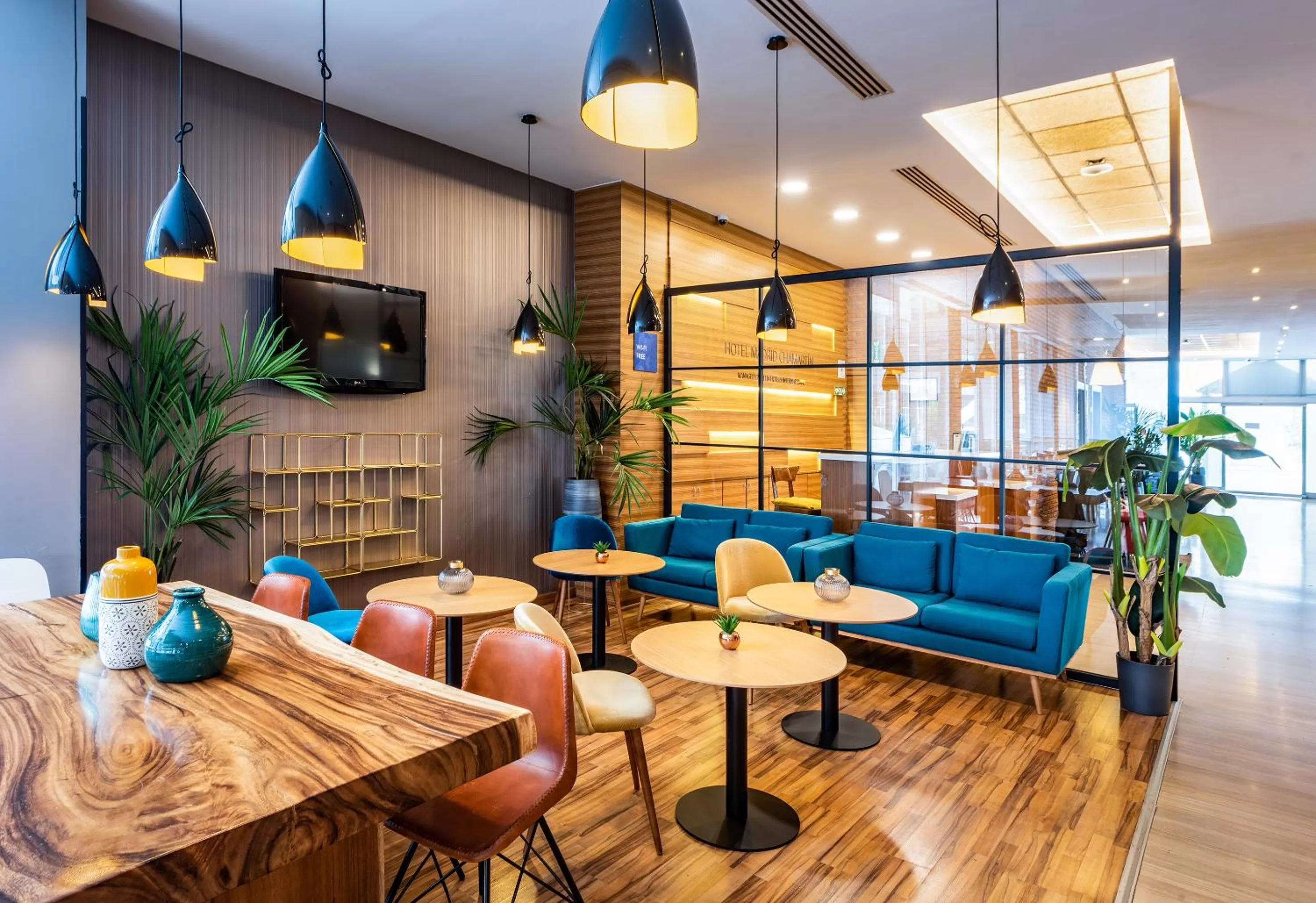 Communal lounge/ TV room in Hotel Madrid Chamartín, Affiliated by Meliá