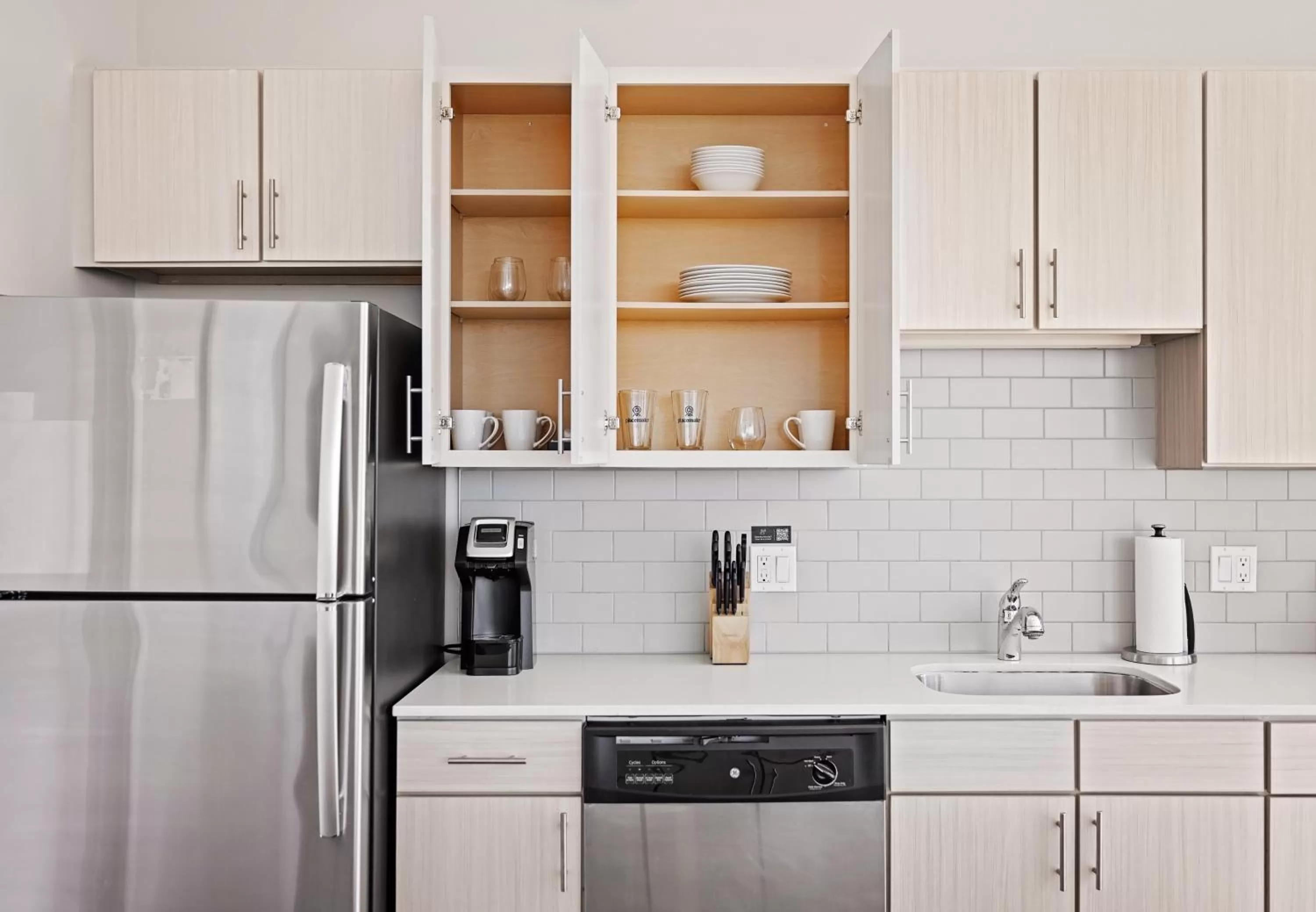 Kitchen or kitchenette in Placemakr Premier SoBro