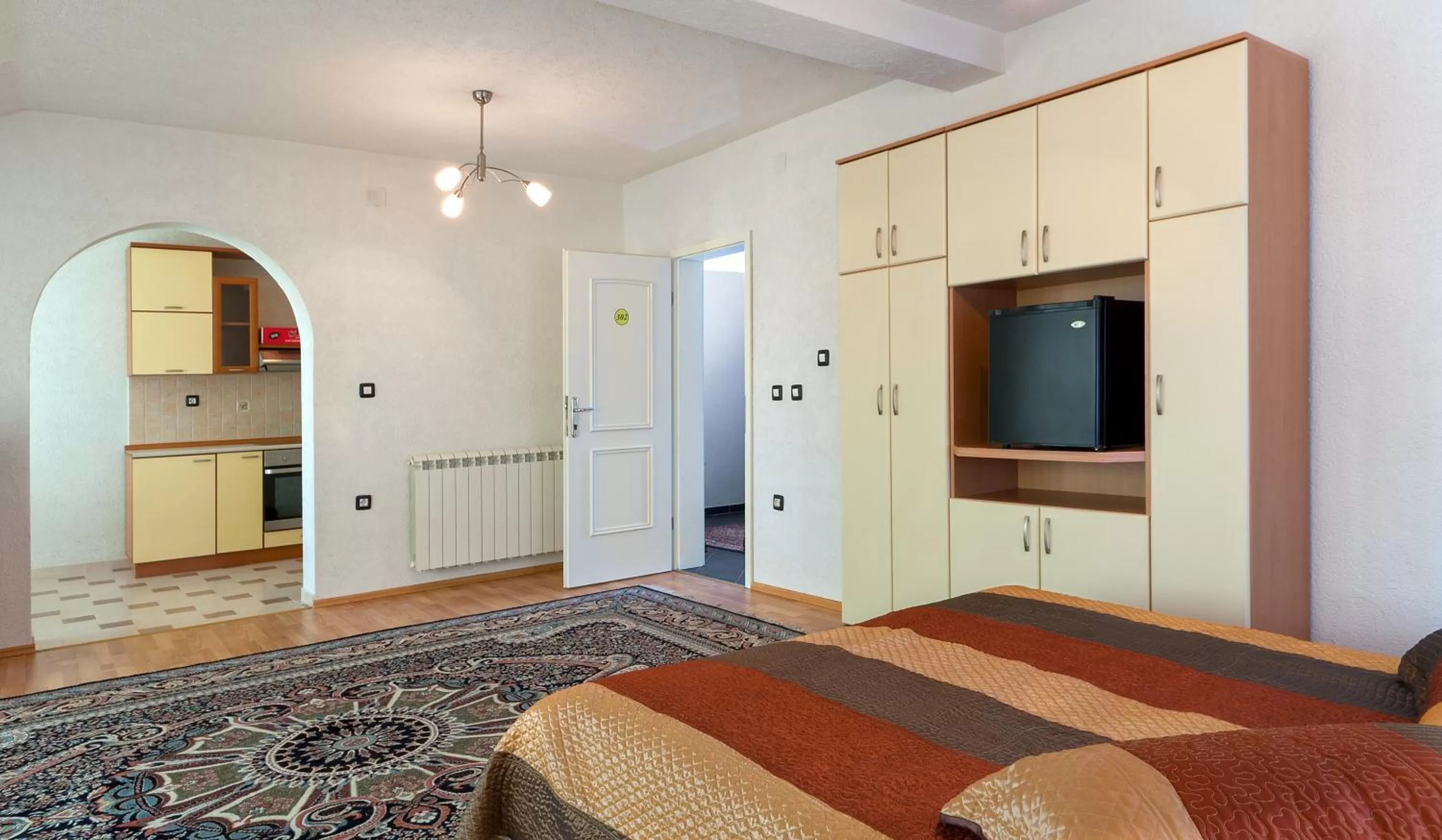 Kitchen or kitchenette, Bed in Hotel Green Center Gili