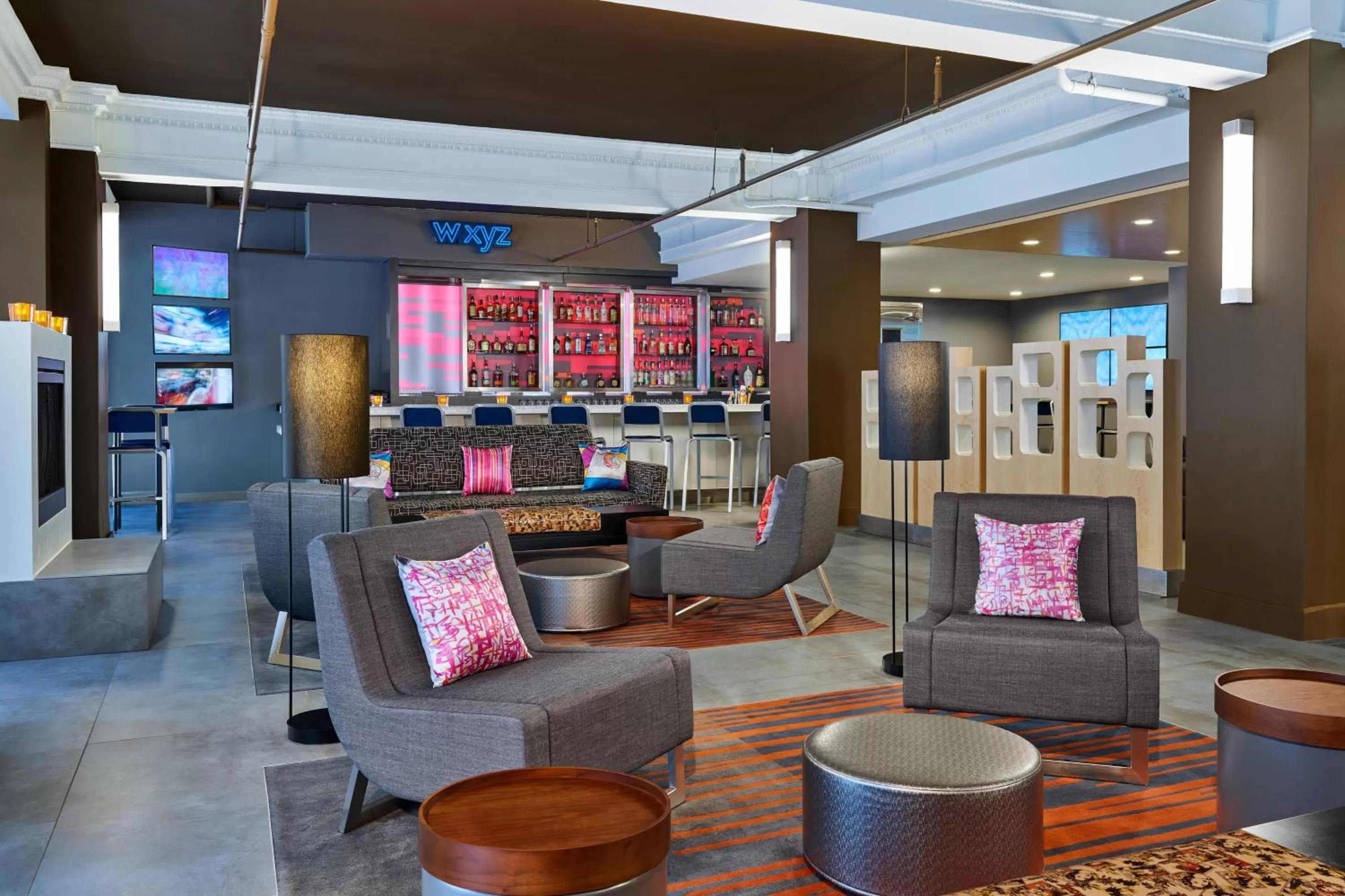 Lounge or bar in Aloft Houston Downtown