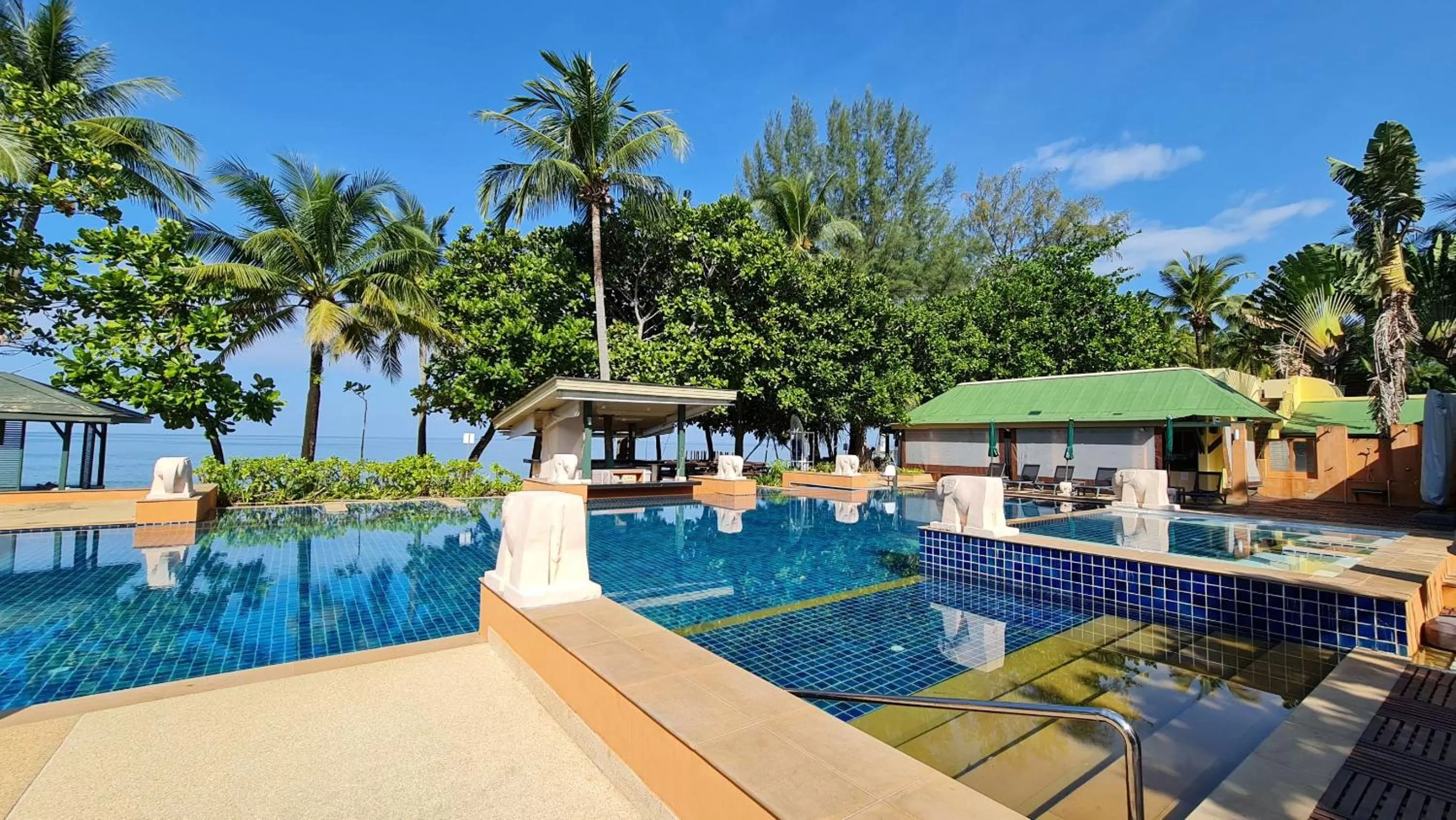 Swimming pool in Baan Khaolak Beach Resort