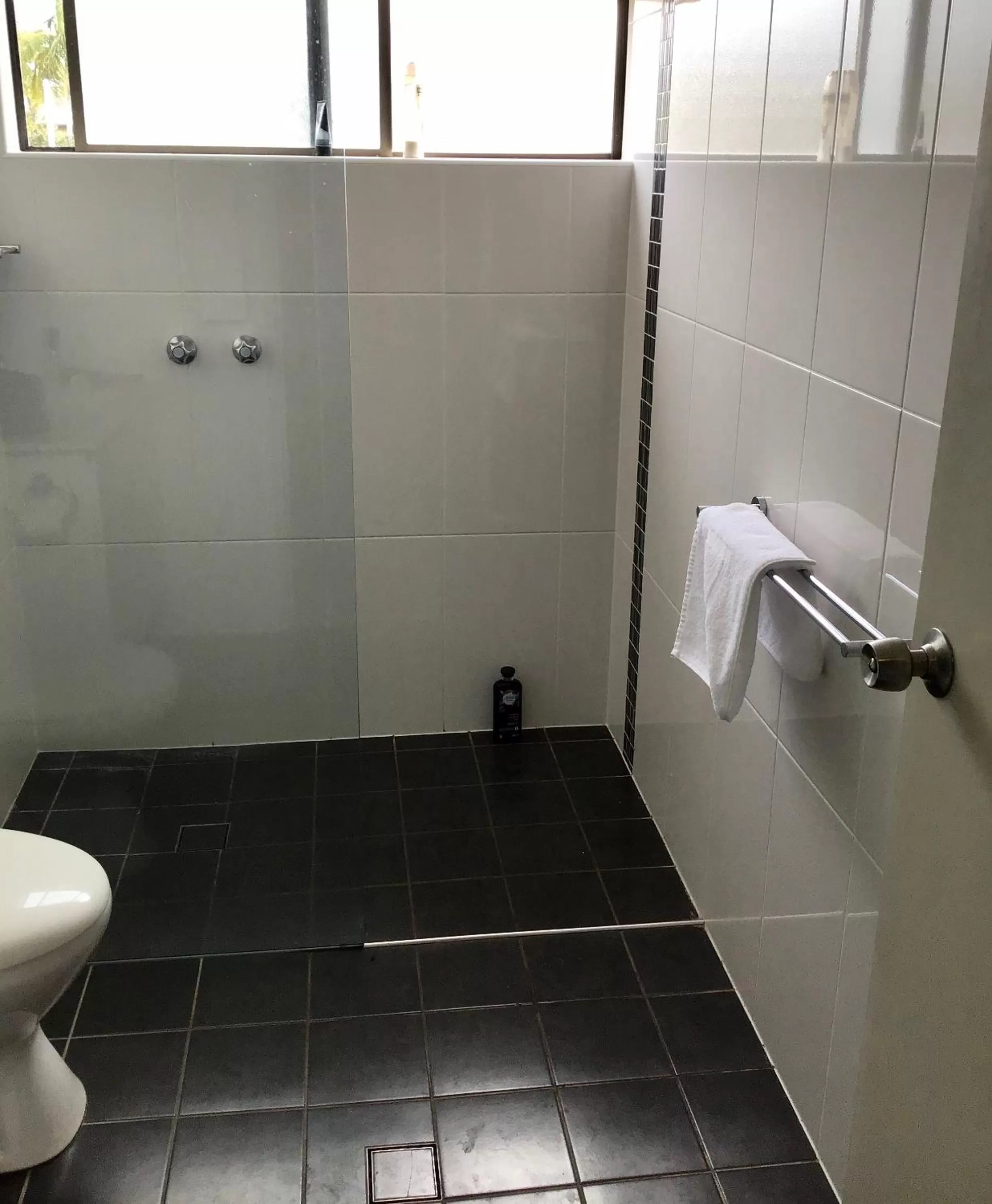 Bathroom in Sandcastles Holiday Apartments