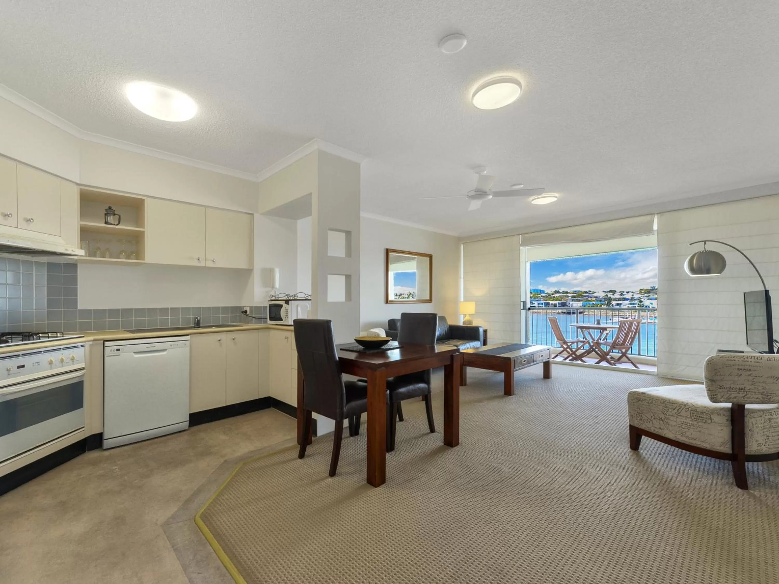 Kitchen or kitchenette in Goldsborough Place Apartments