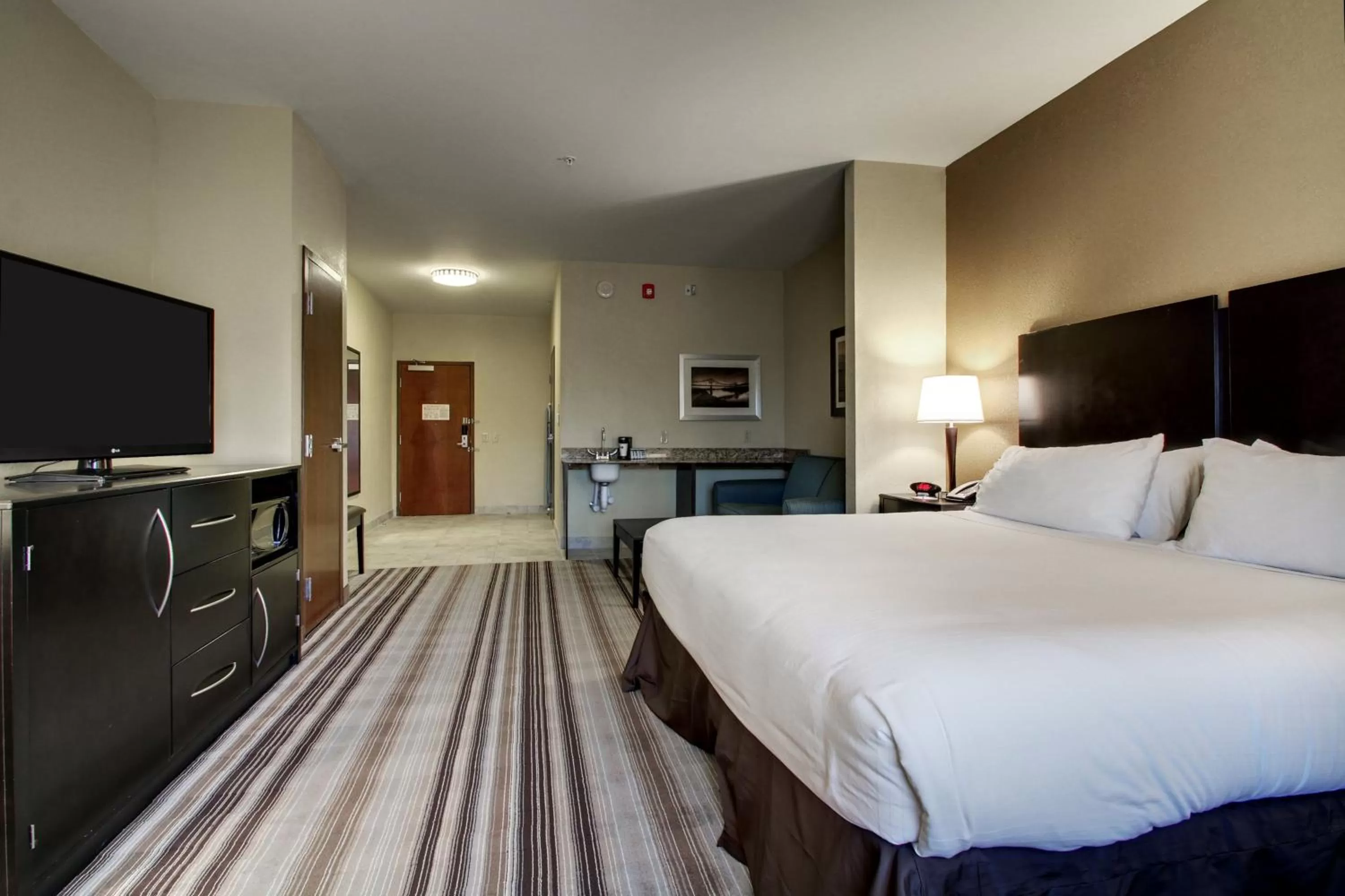Photo of the whole room, Bed in Holiday Inn Express Natchez South West by IHG