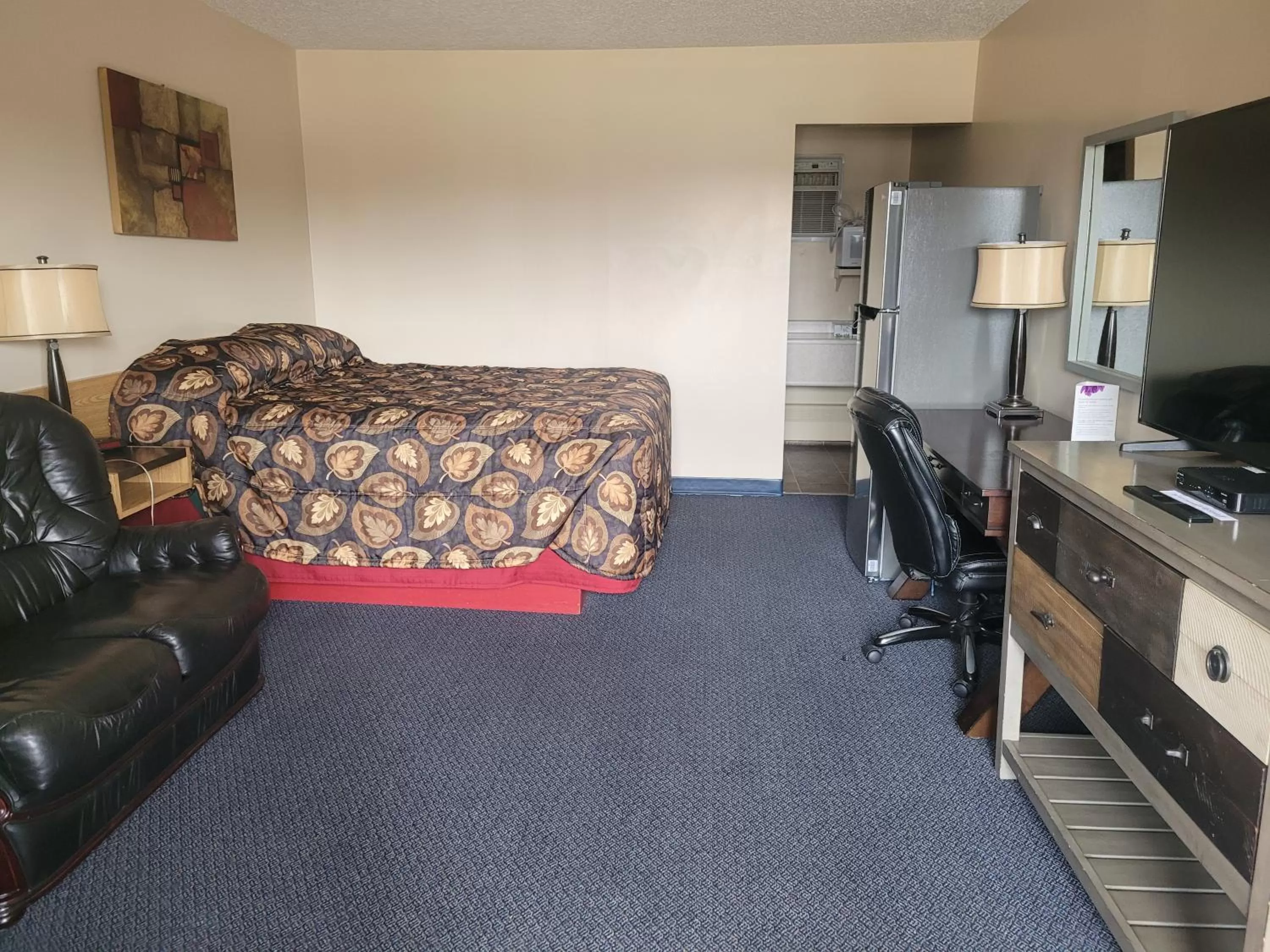 Photo of the whole room in Dockside Inn