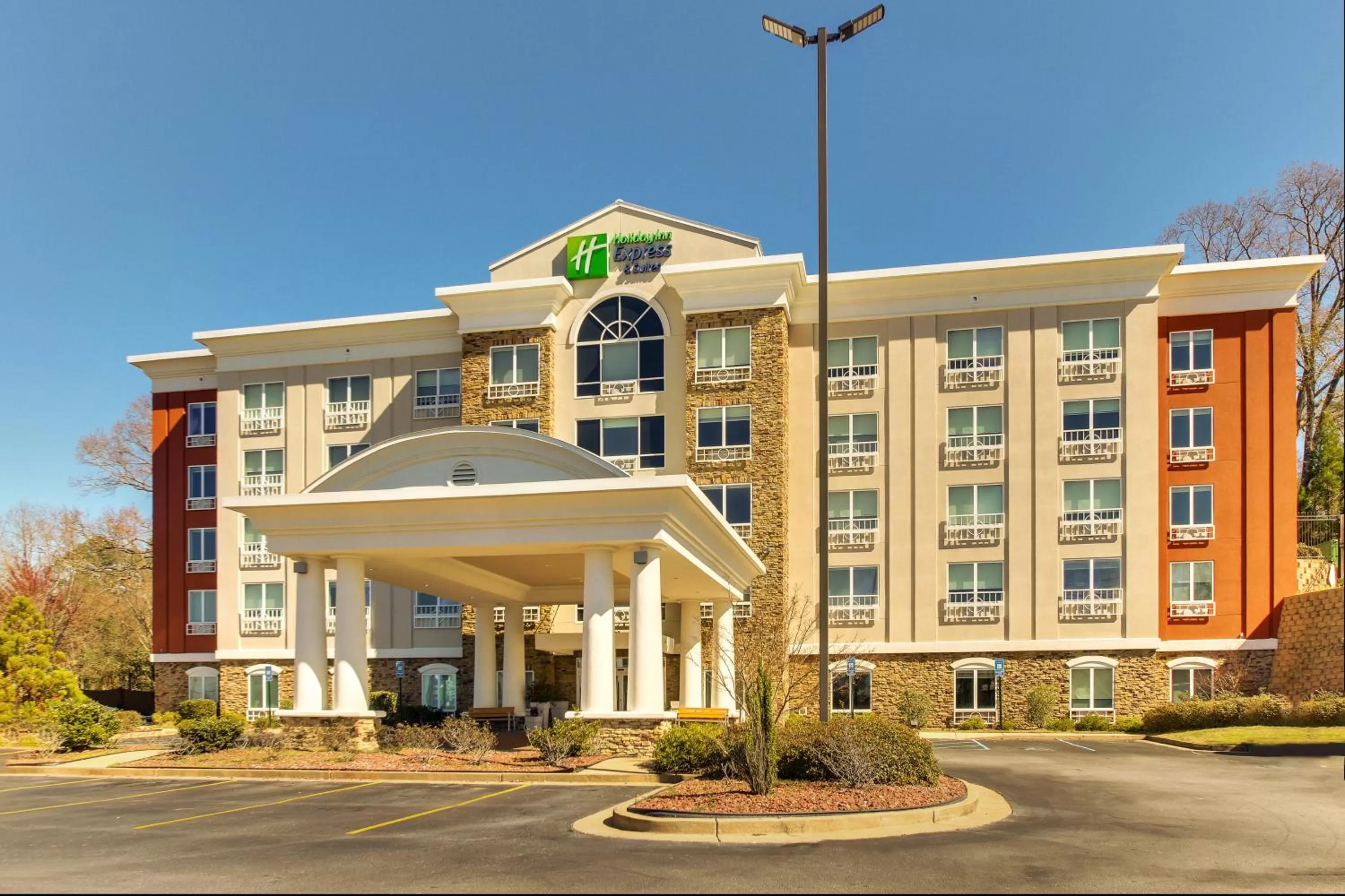 Holiday Inn Express & Suites Columbus - Ft Benning Maingate by IHG