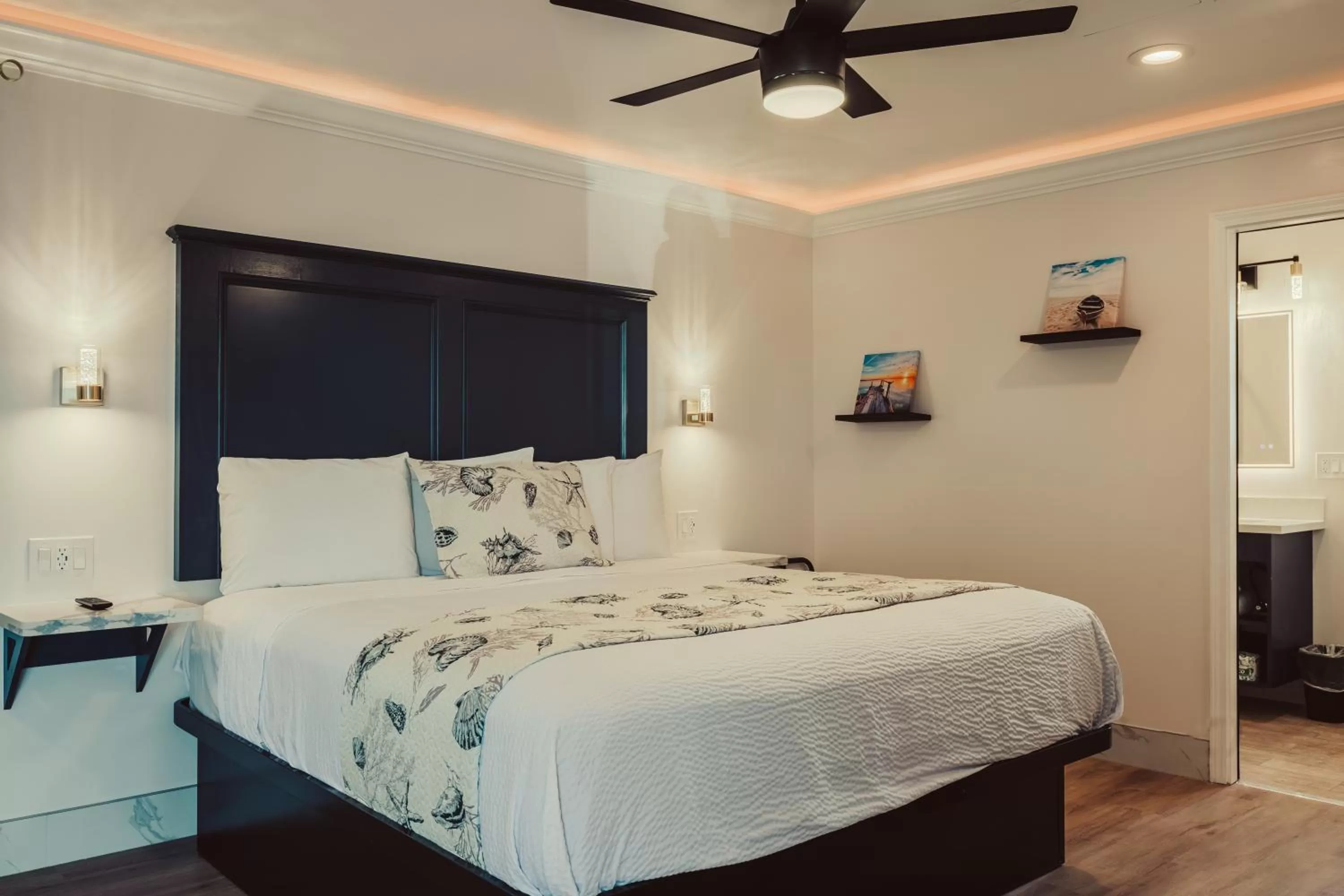 Bed in Blufftop Inn & Suites - Wharf/Restaurant District