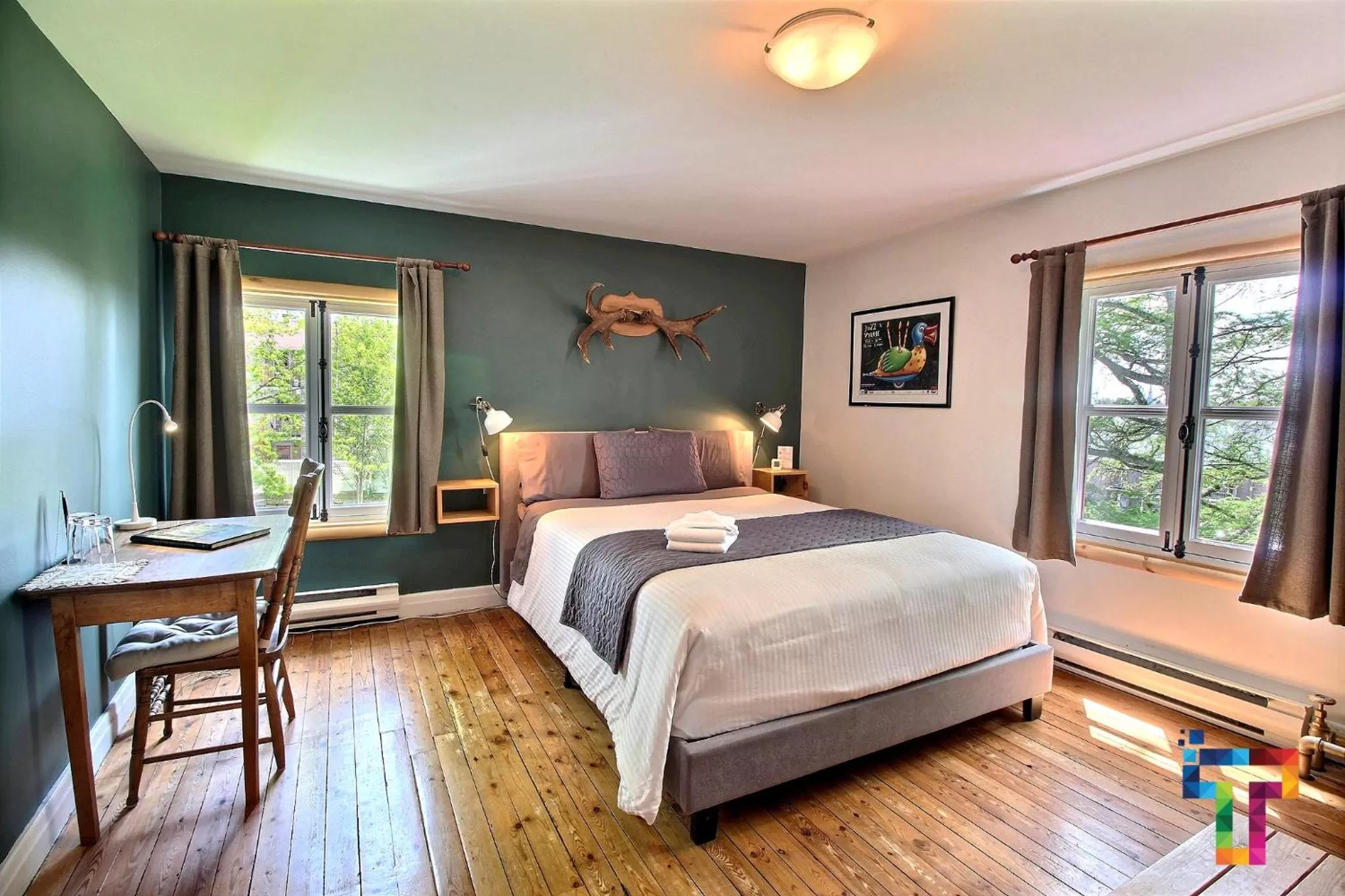 Superior Queen Room with Sofa in Almatoit