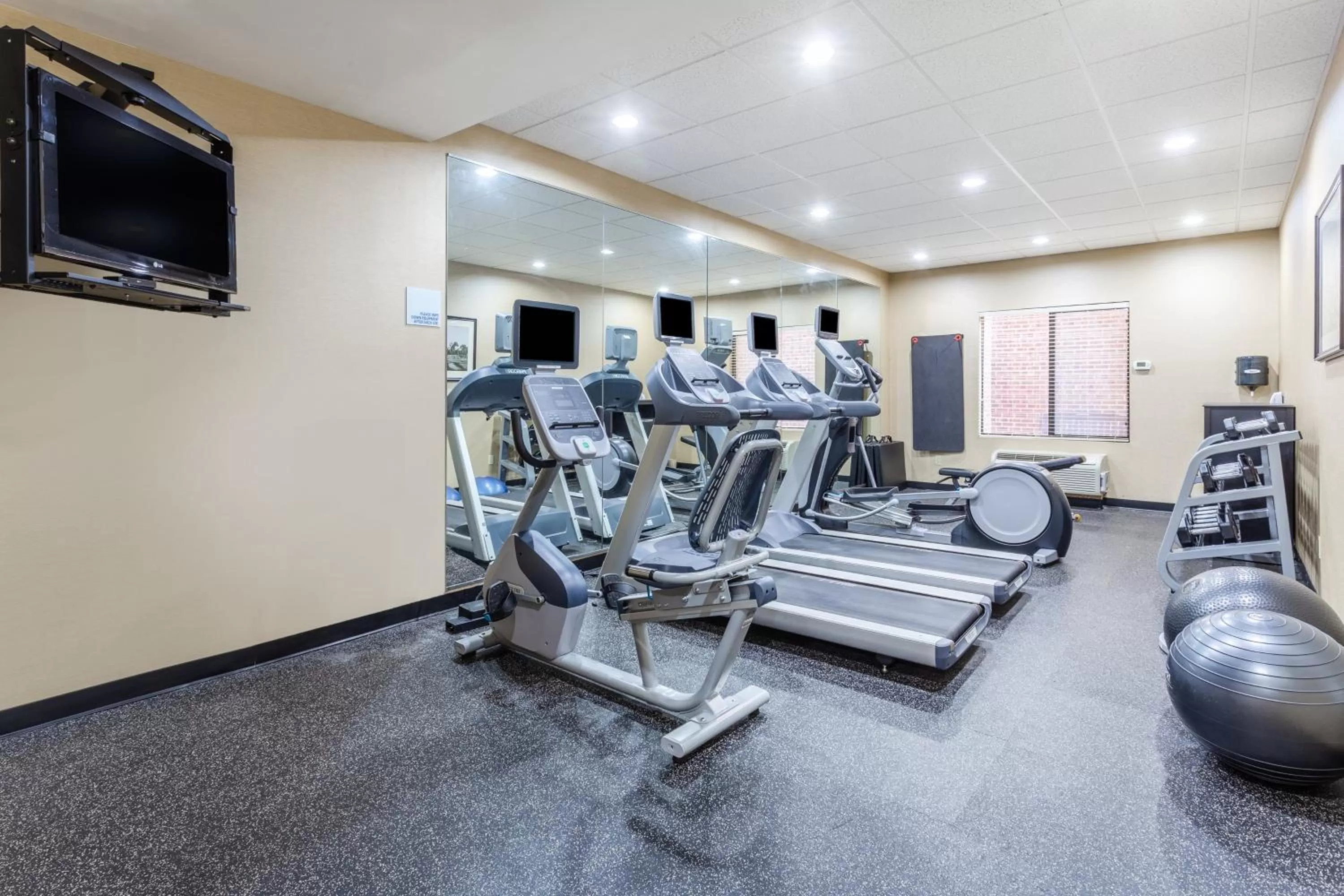 Spa and wellness centre/facilities in Holiday Inn Express Charles Town by IHG