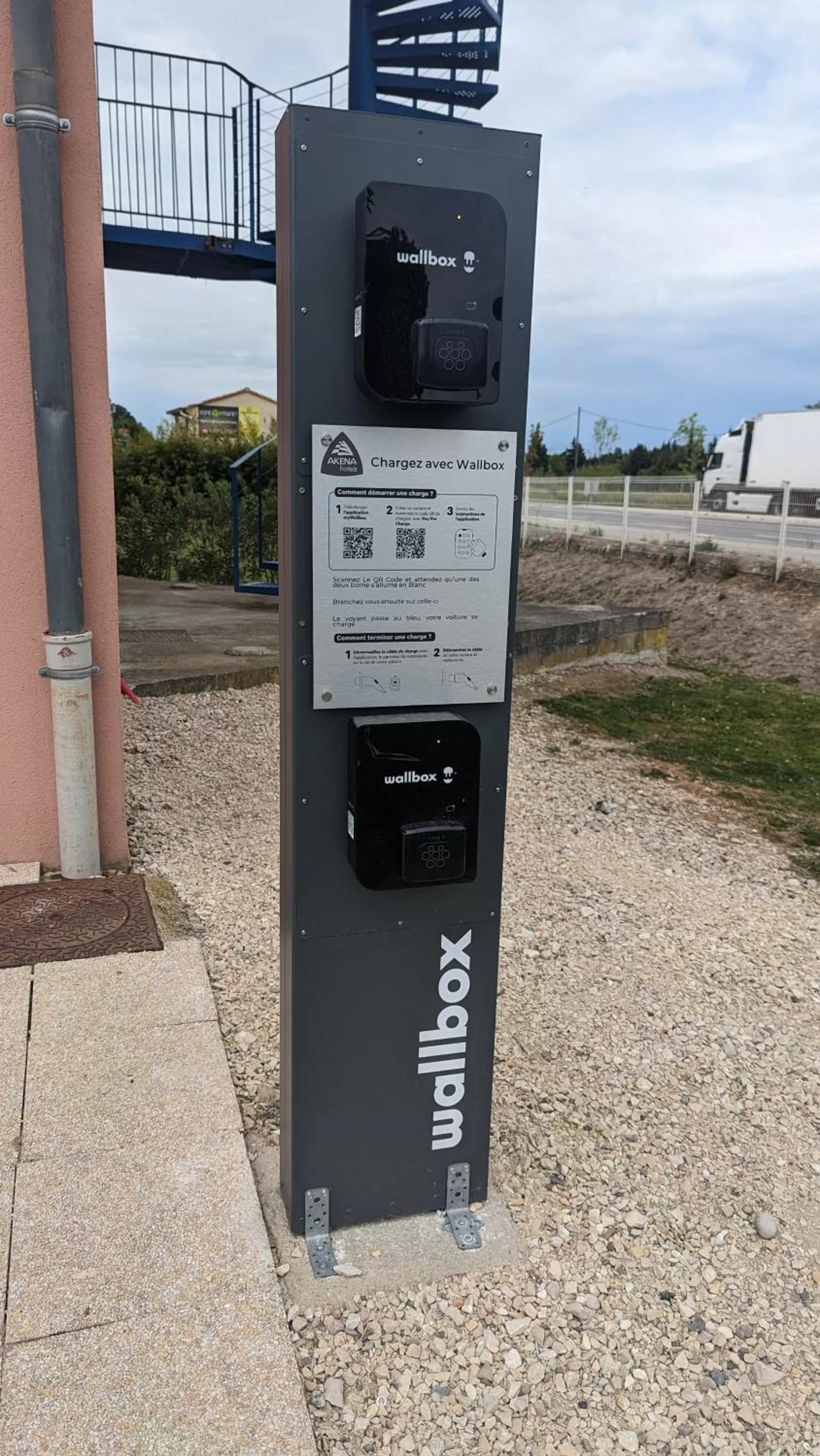 Parking in Hôtel AKENA Chateaurenard - Parc des Expositions Avignon