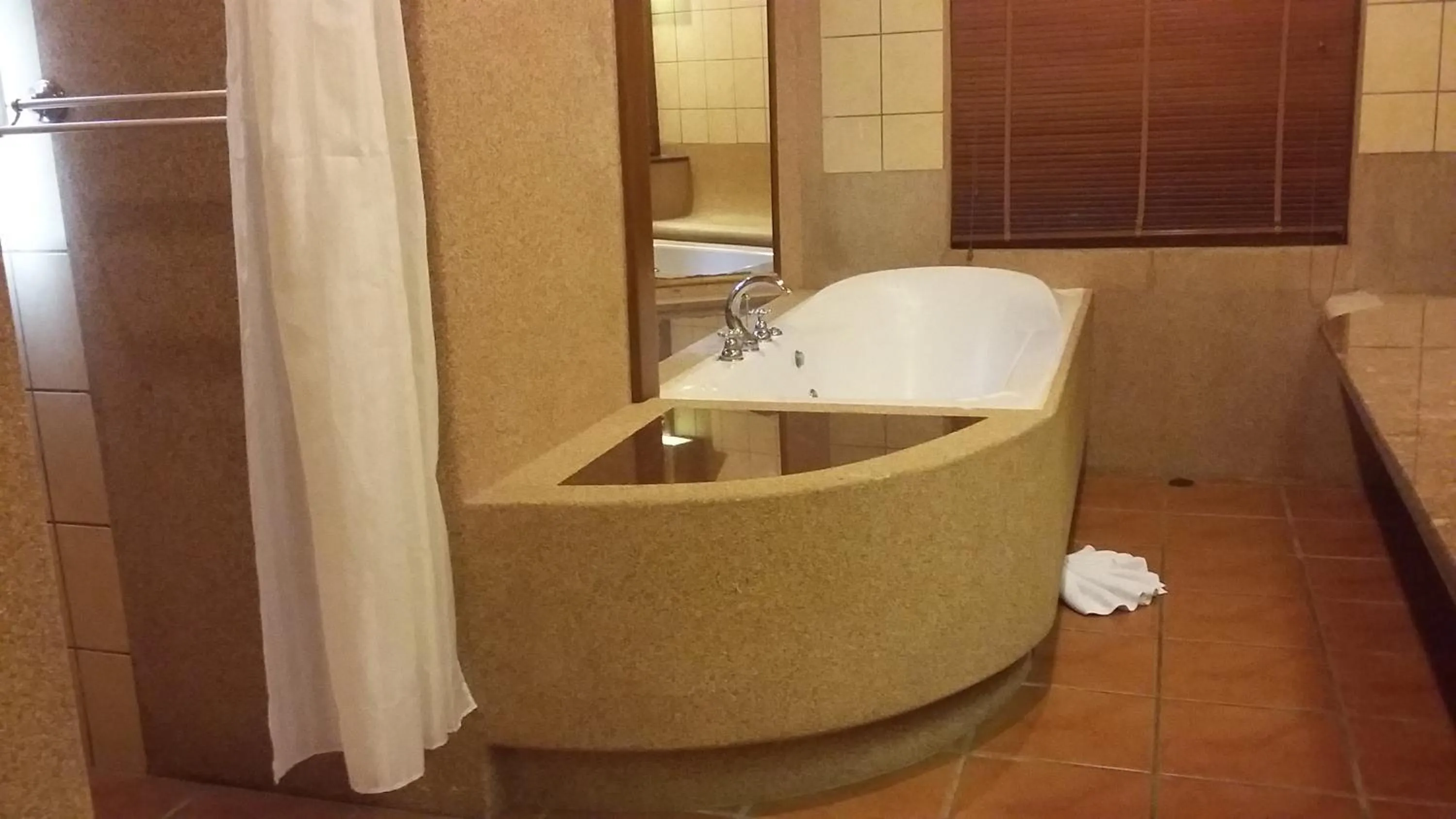 Bathroom in Royal Phawadee Village Patong - 2 Minutes walk to the beach