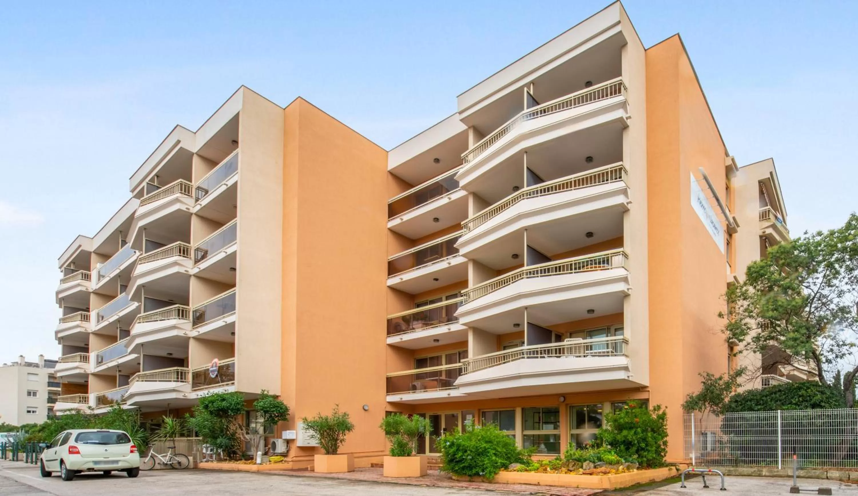 Property building in Résidence Pierre & Vacances Les Platanes