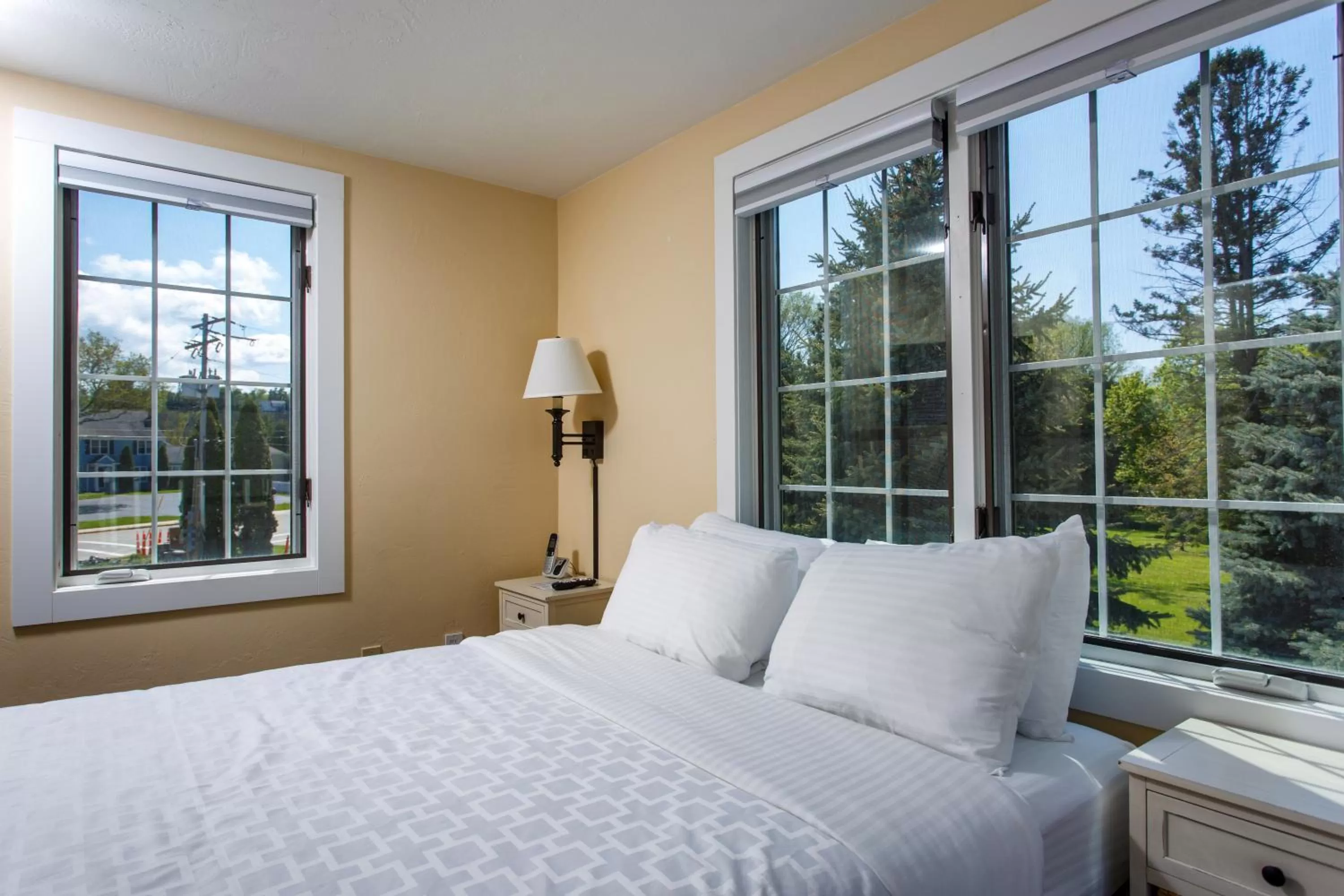 Bedroom, View in Julie's Park Cafe & Motel