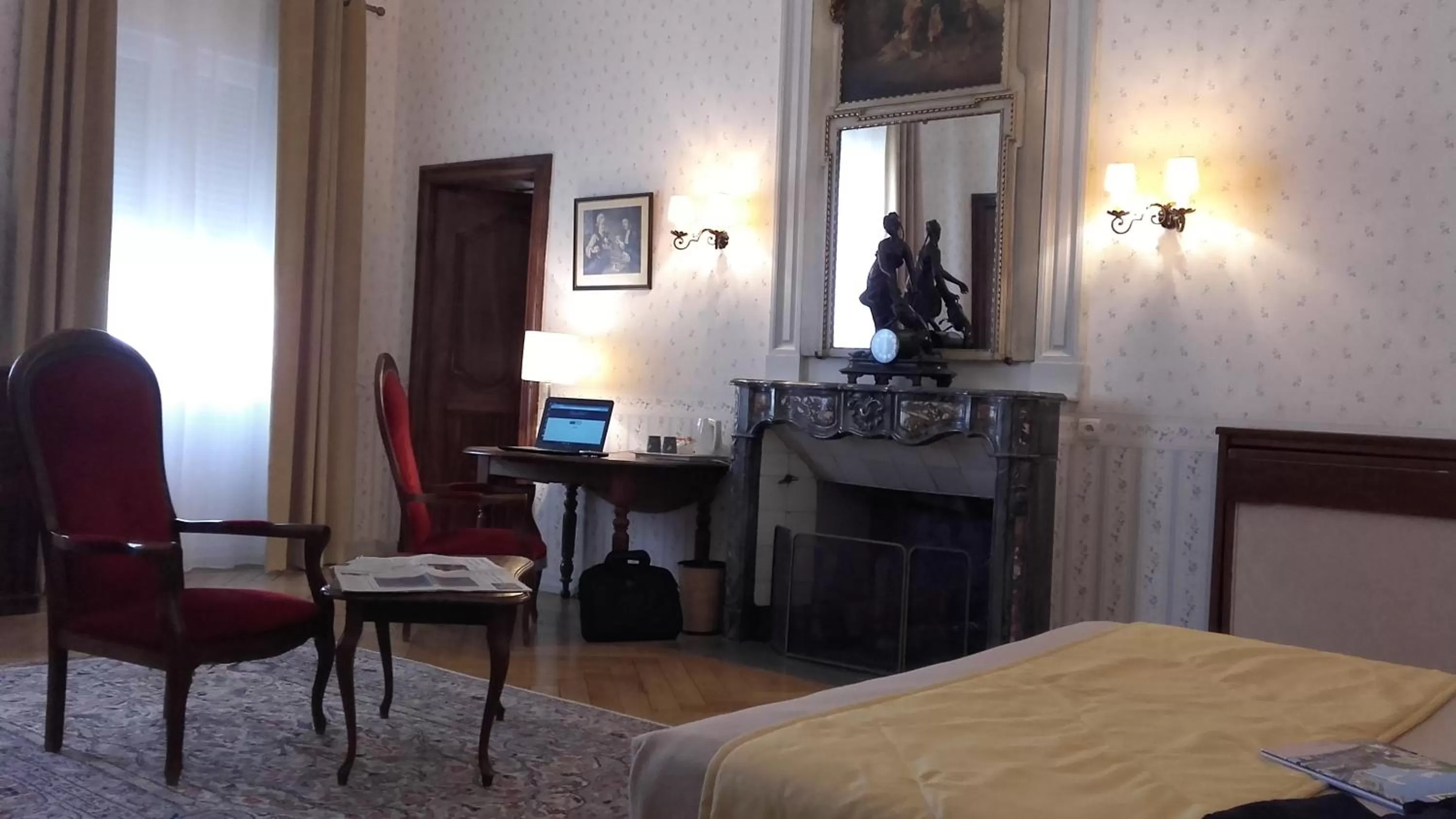 Photo of the whole room, Bed in Cit'Hotel Sphinx - Hotel