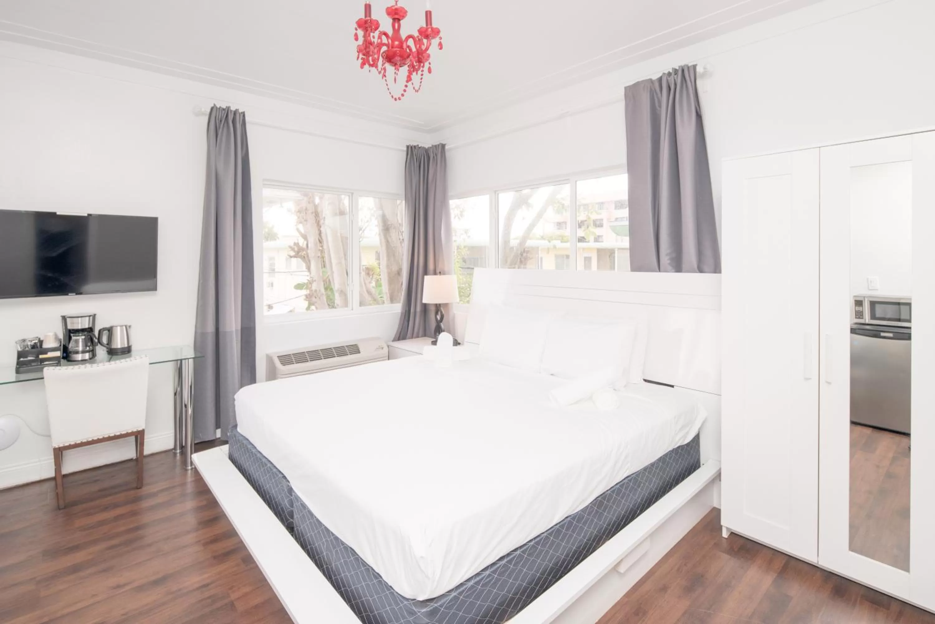 Bedroom, Bed in The Donovan at Miami Beach