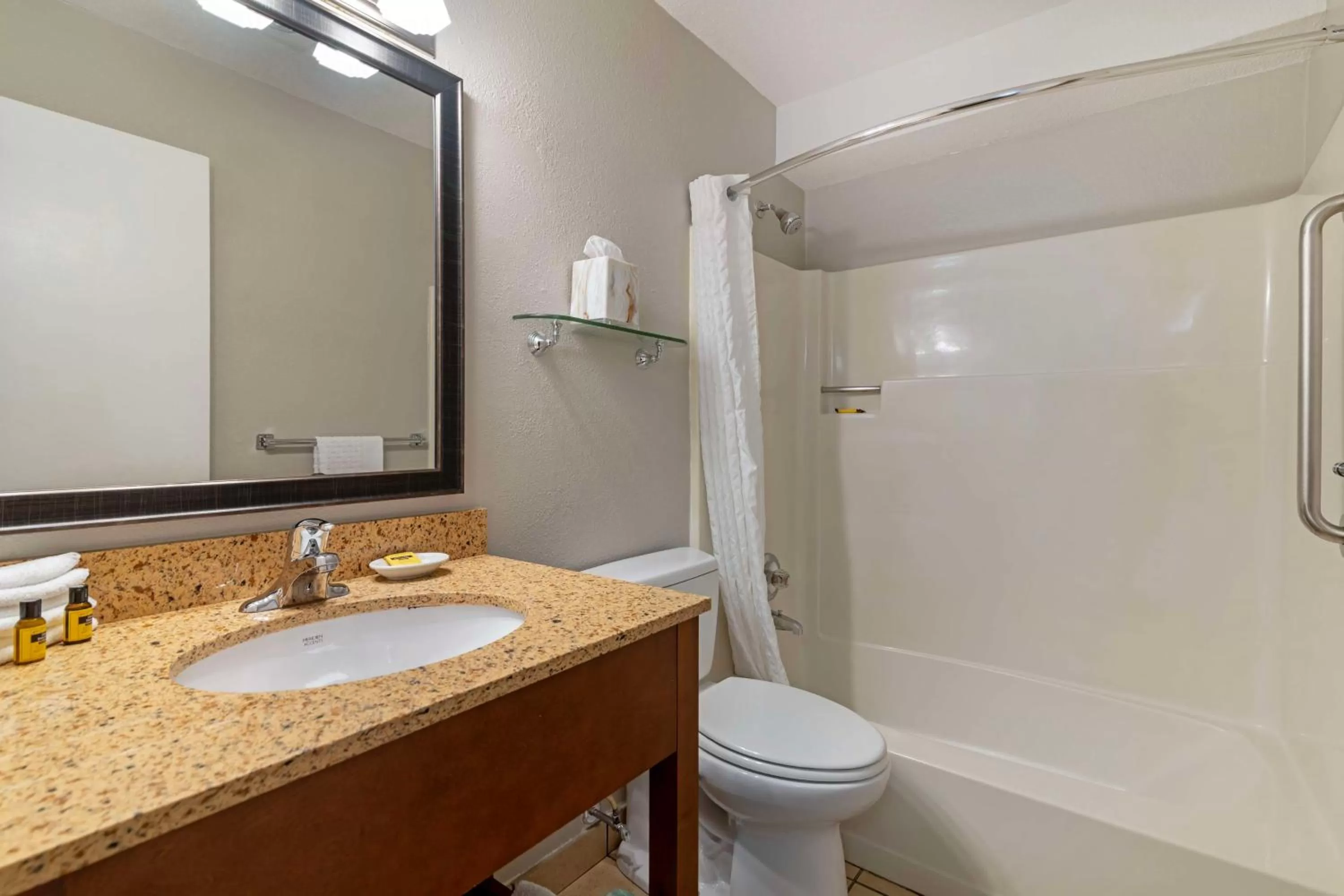 Bathroom in Best Western Plus Windjammer Inn & Conference Center