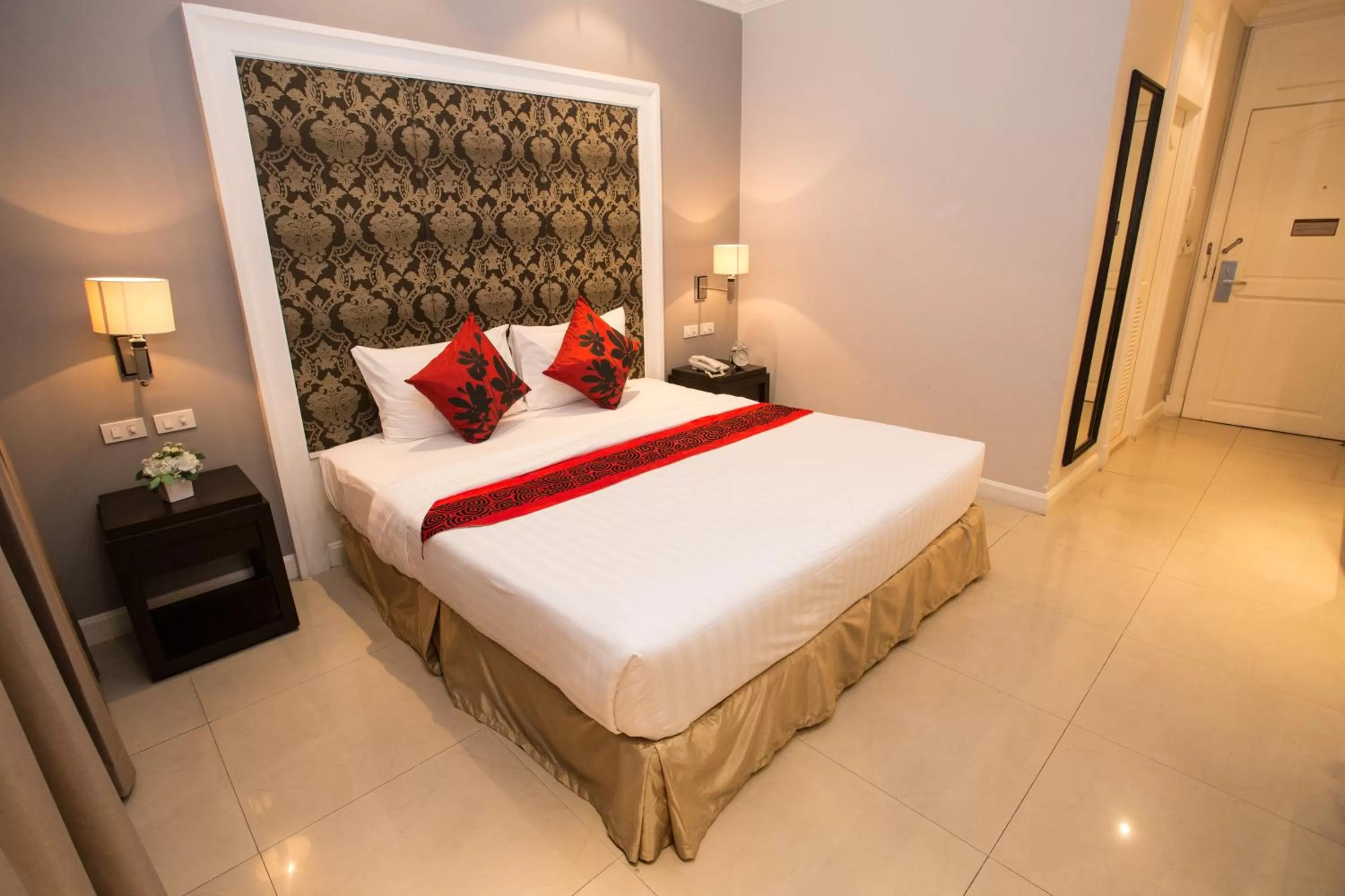 Bed in Hope Land Hotel 46/1