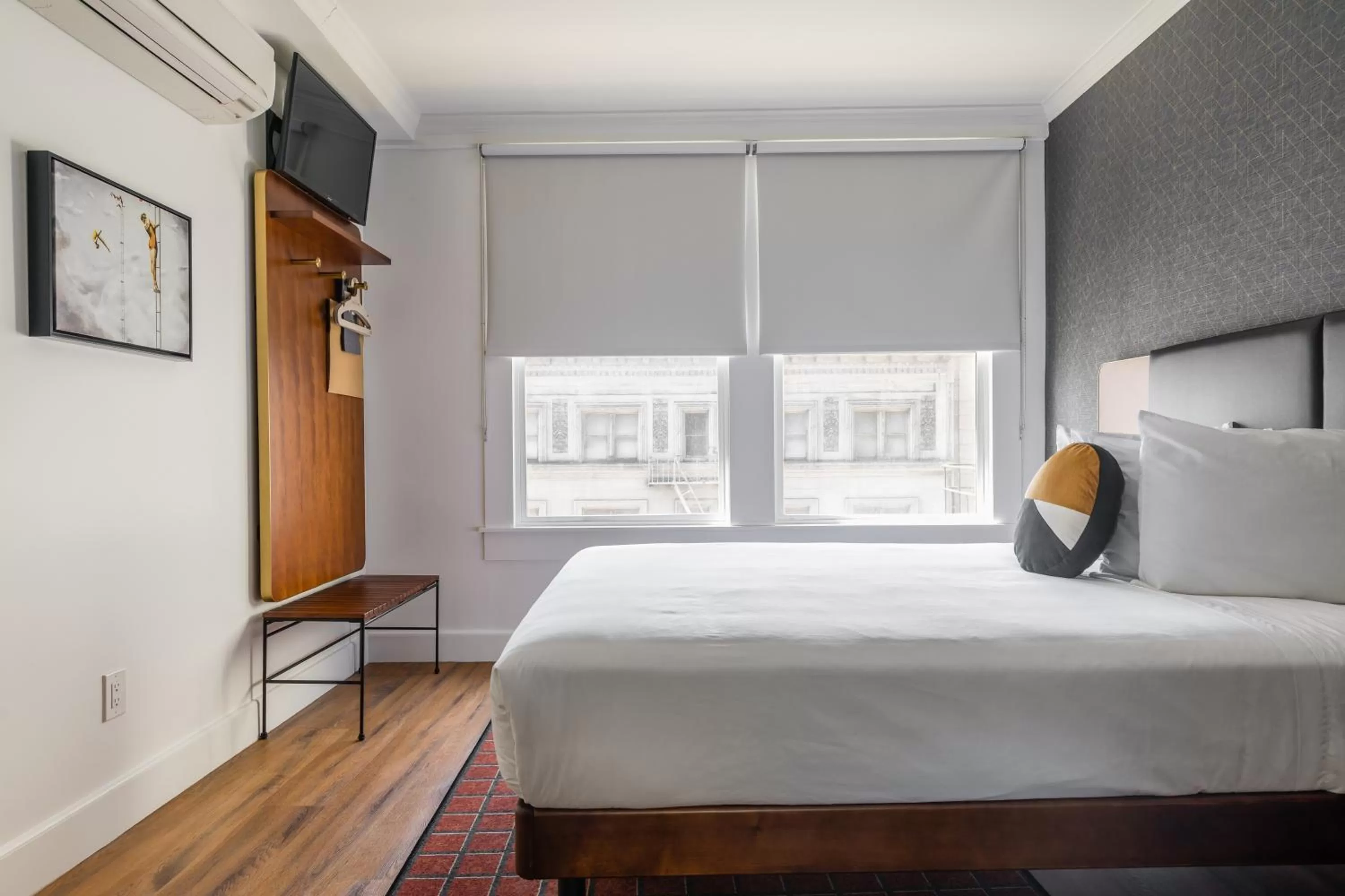 Bedroom, Bed in Hotel Stratford San Francisco - Handwritten Collection