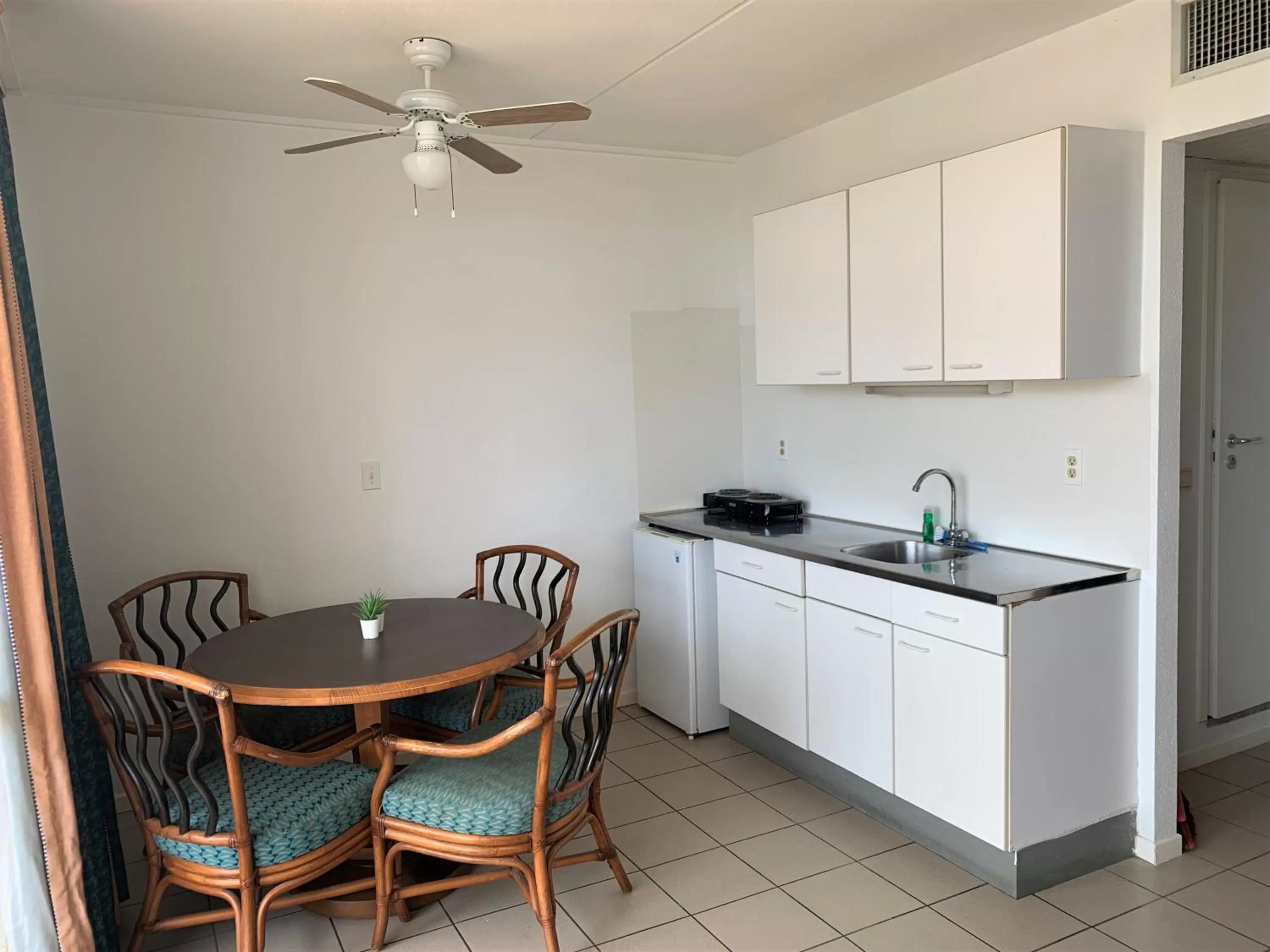 Kitchen or kitchenette, Kitchen/Kitchenette in Montana Eco Resort