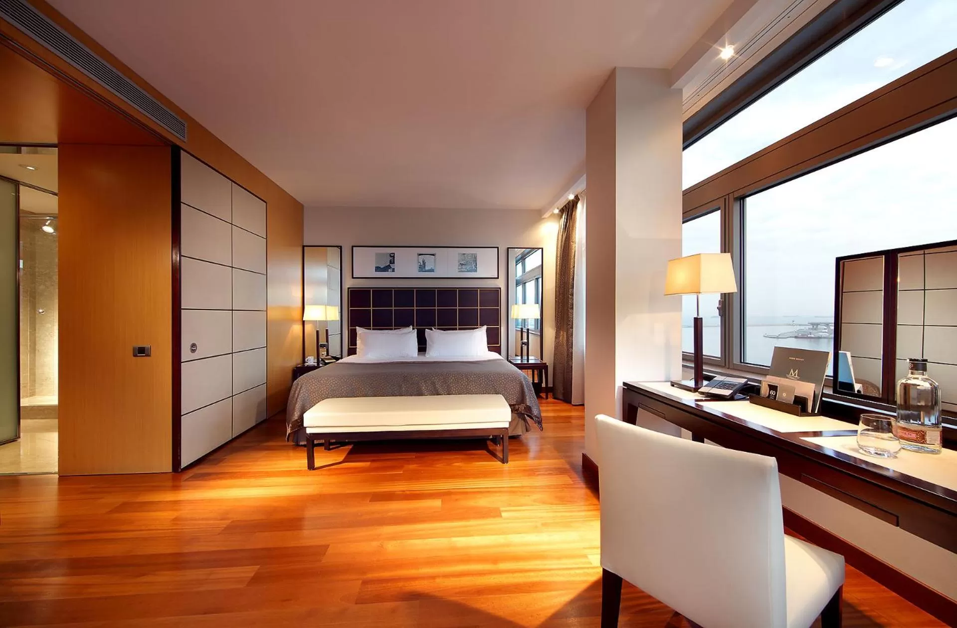 View (from property/room), Bed in Eurostars Grand Marina Hotel GL