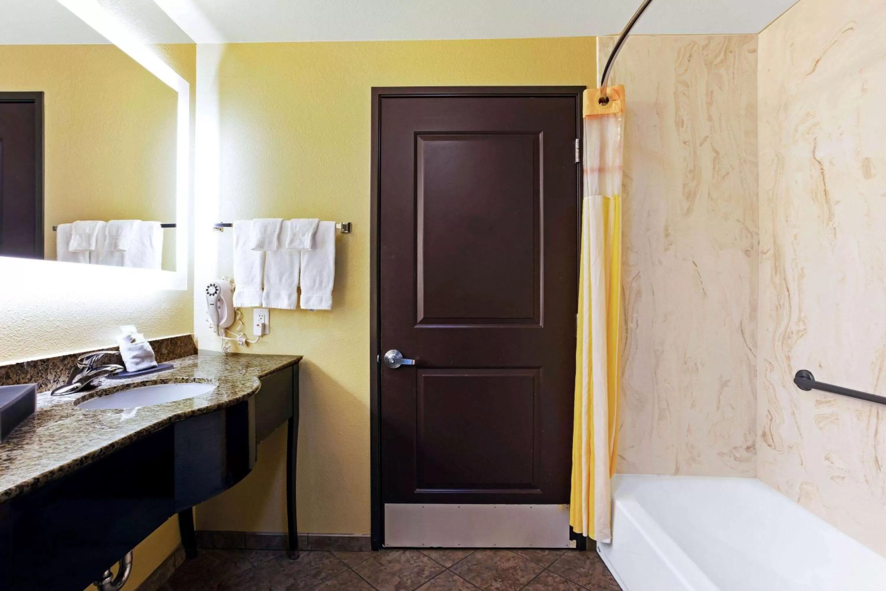 Bathroom in La Quinta by Wyndham Denver Gateway Park