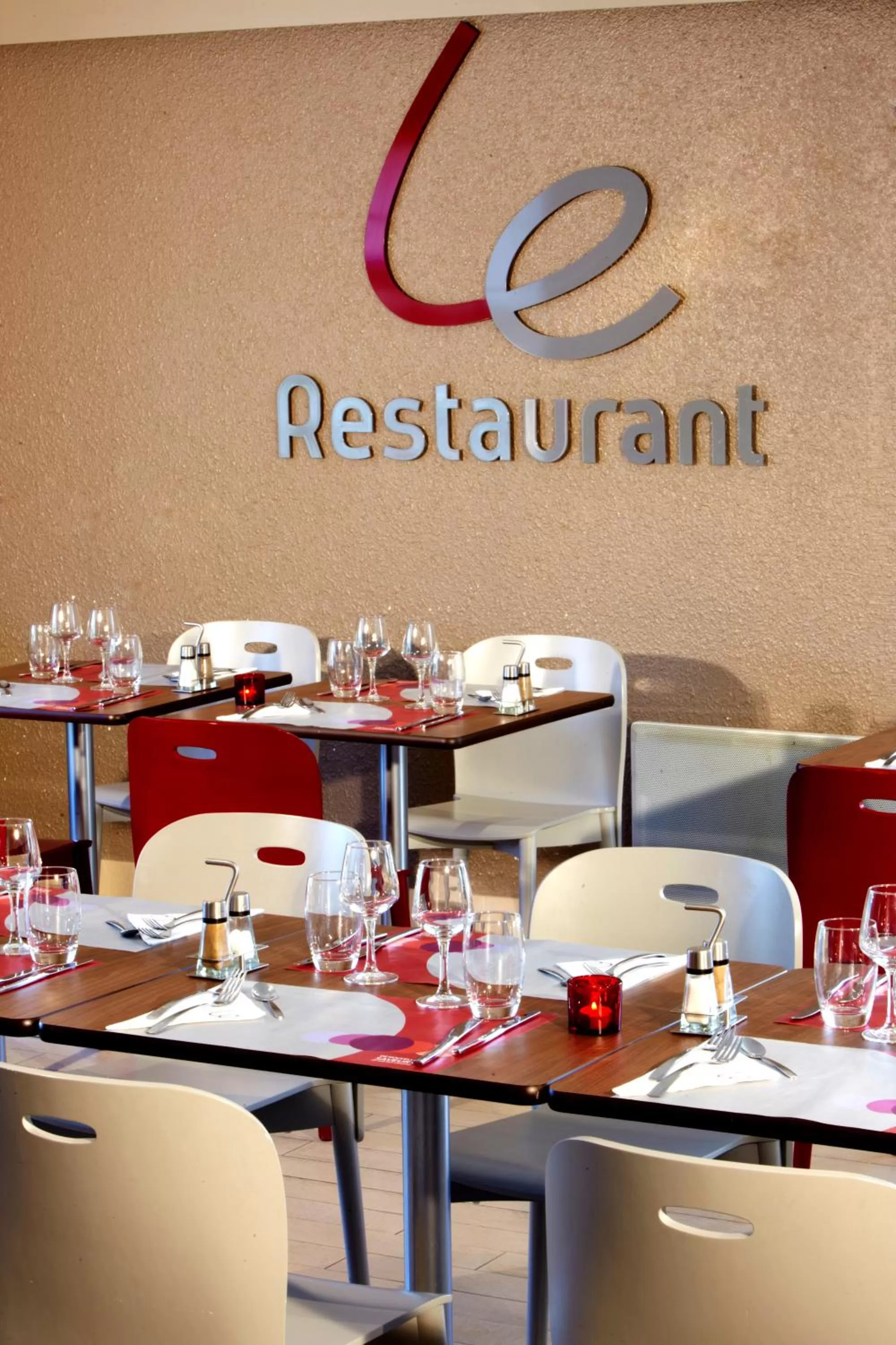 Restaurant/places to eat in Campanile Calais