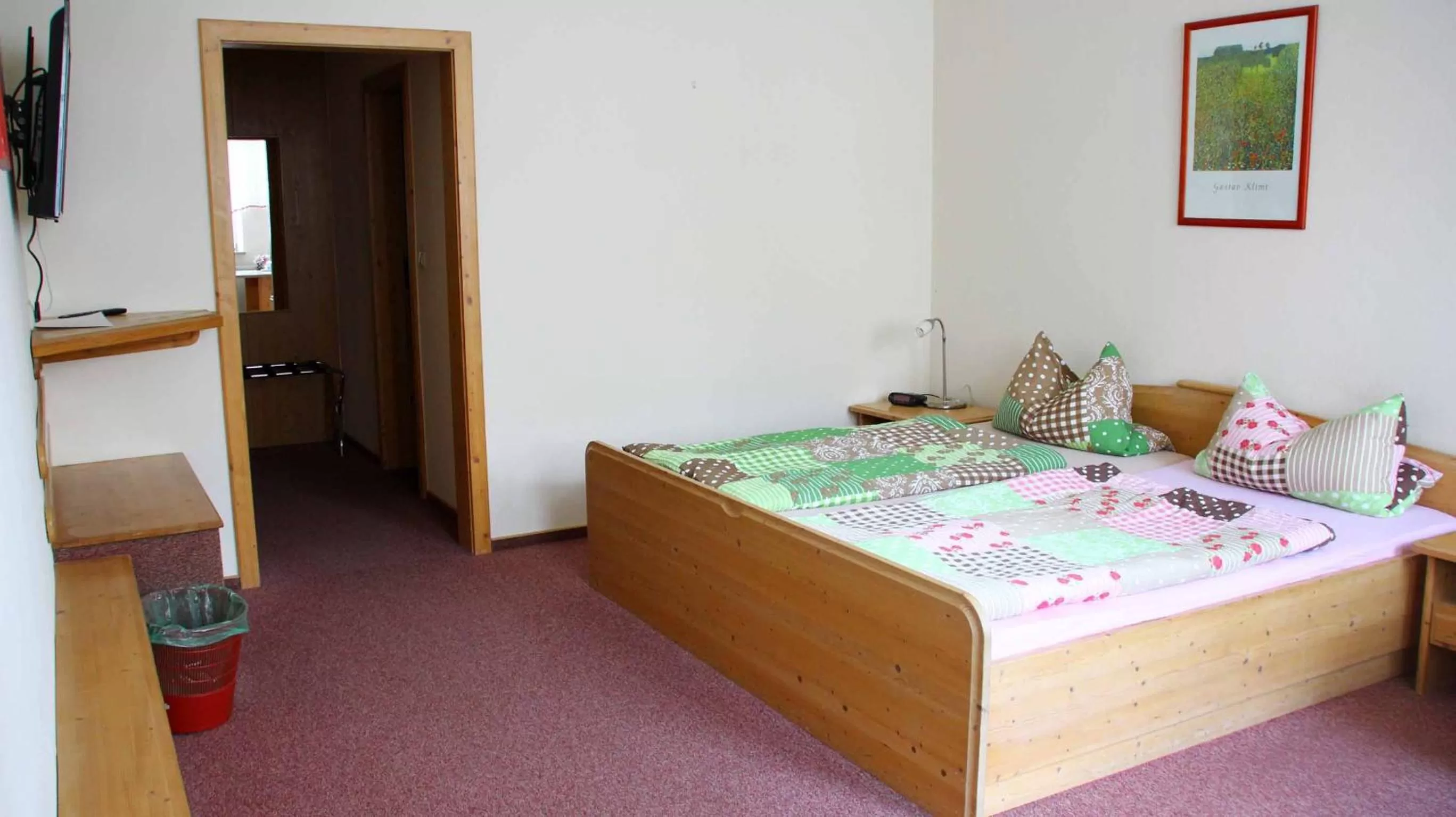 Bed in Hotel Gasthof Zum weissen Lamm