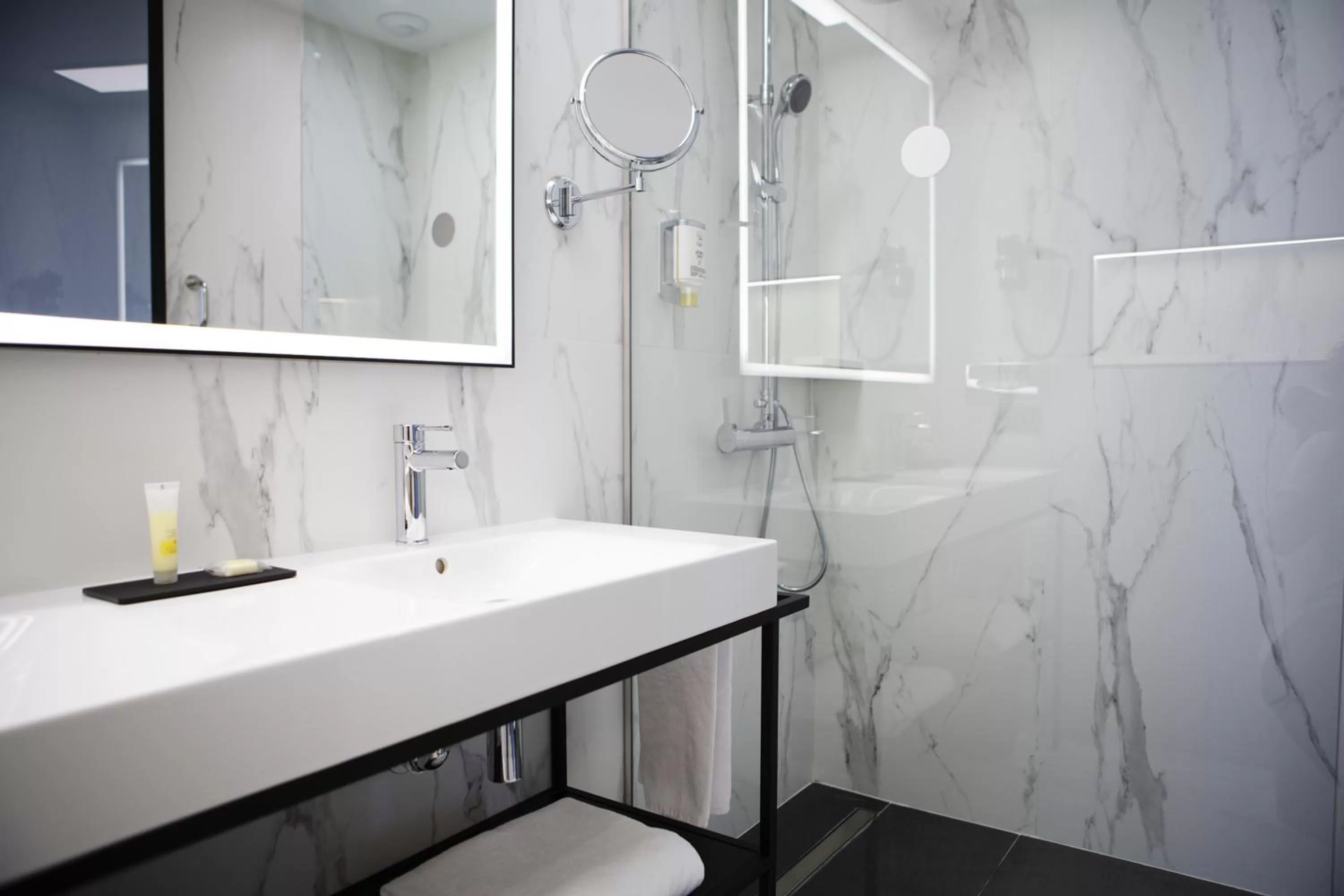 Bathroom in Riu Plaza España