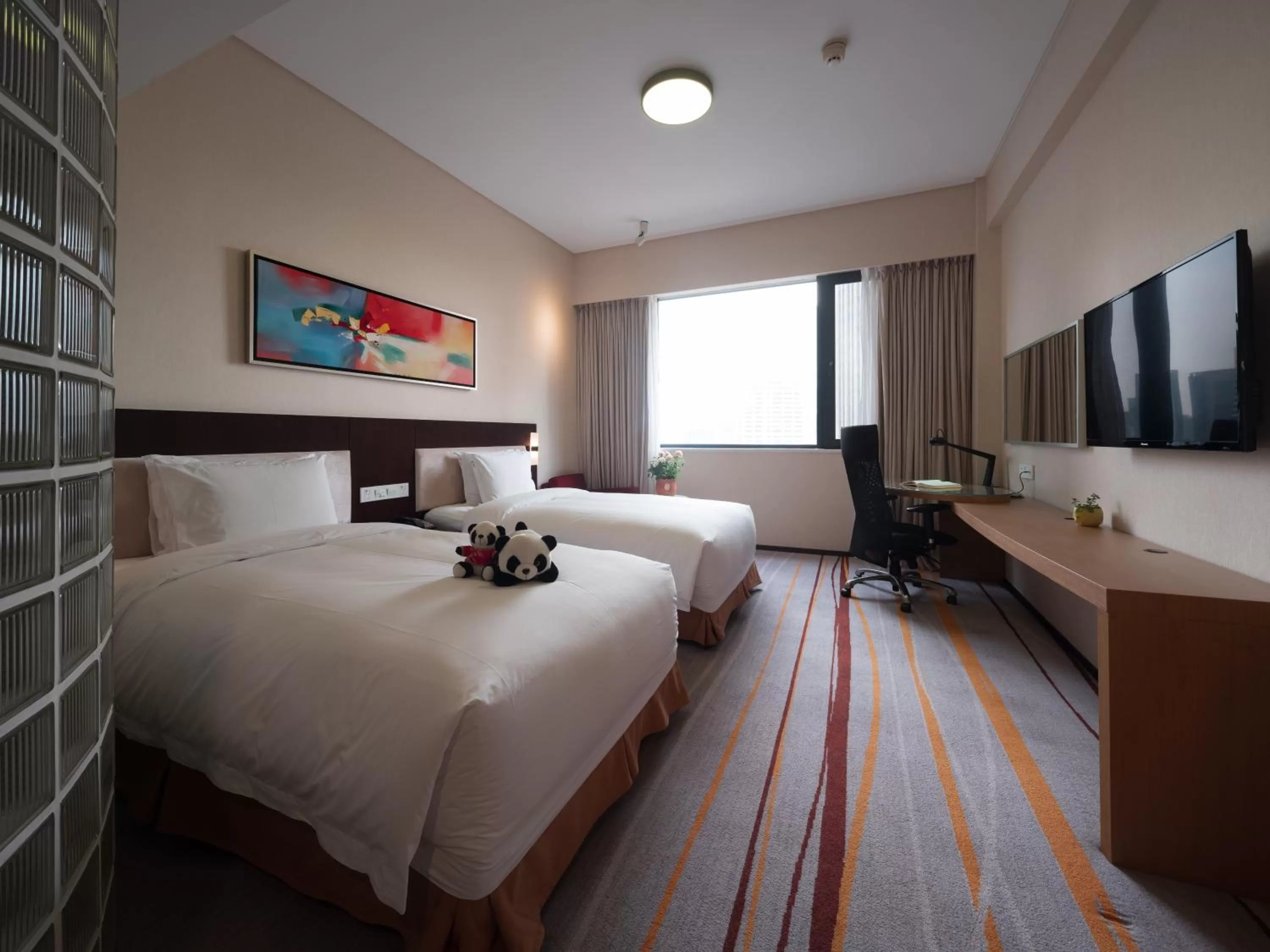 Photo of the whole room, Bed in Holiday Inn Express Chengdu Gulou