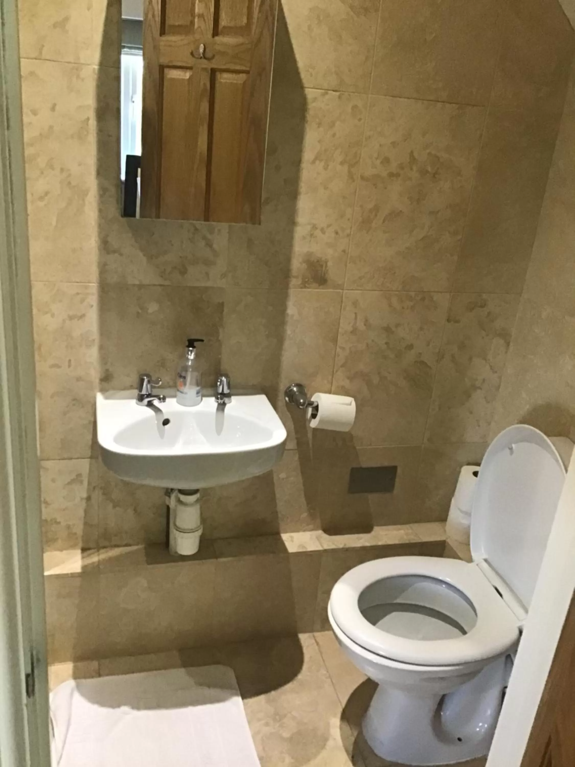 Bathroom in B&B Dorwyn Manor