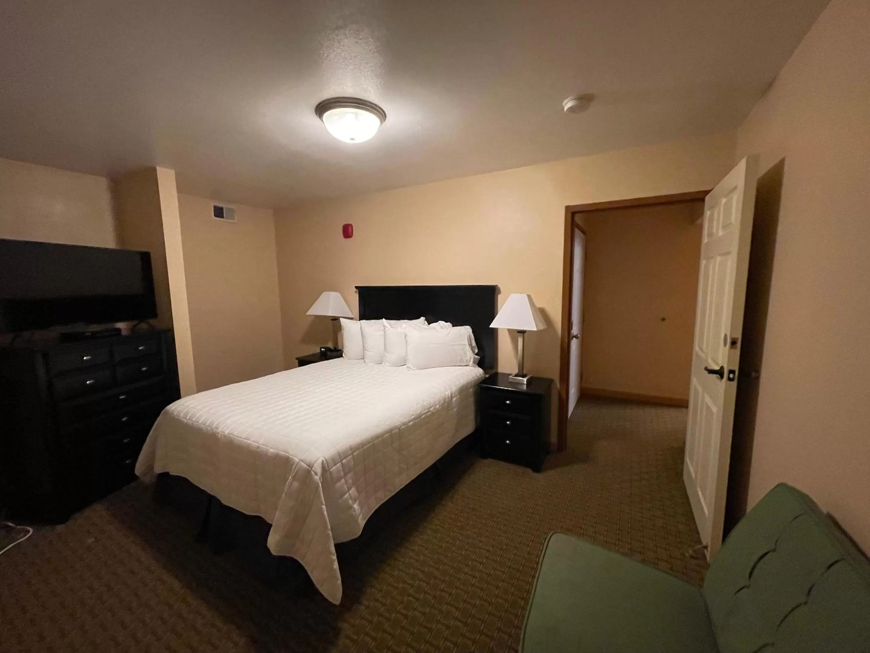 Bedroom, Bed in Appenzell Inn