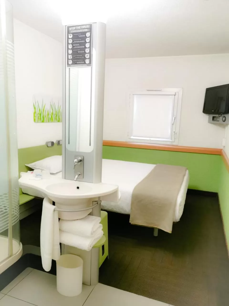 Bed in Ecomotel Grayston previously known as SUN1 Wynberg