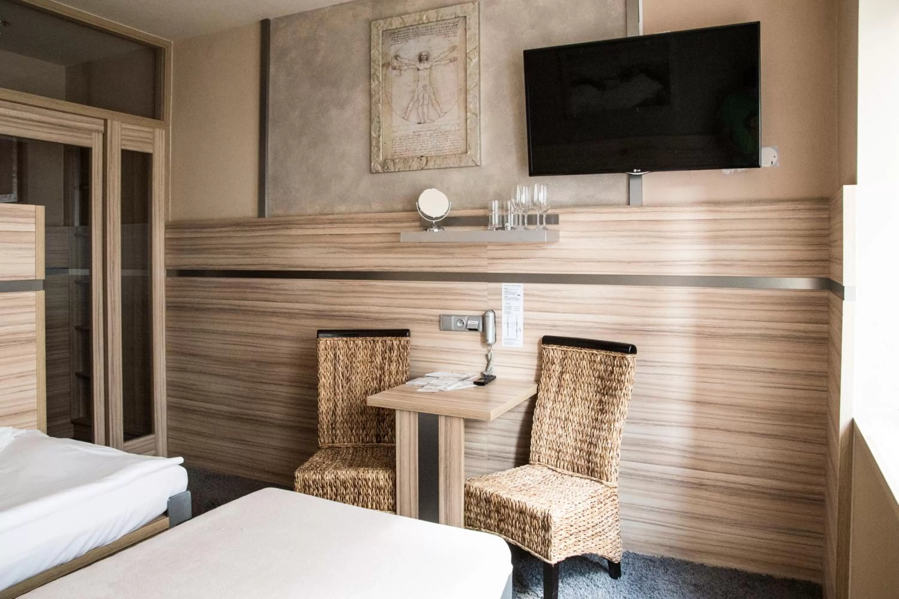 TV and multimedia, Bed in Hotel Plzeň