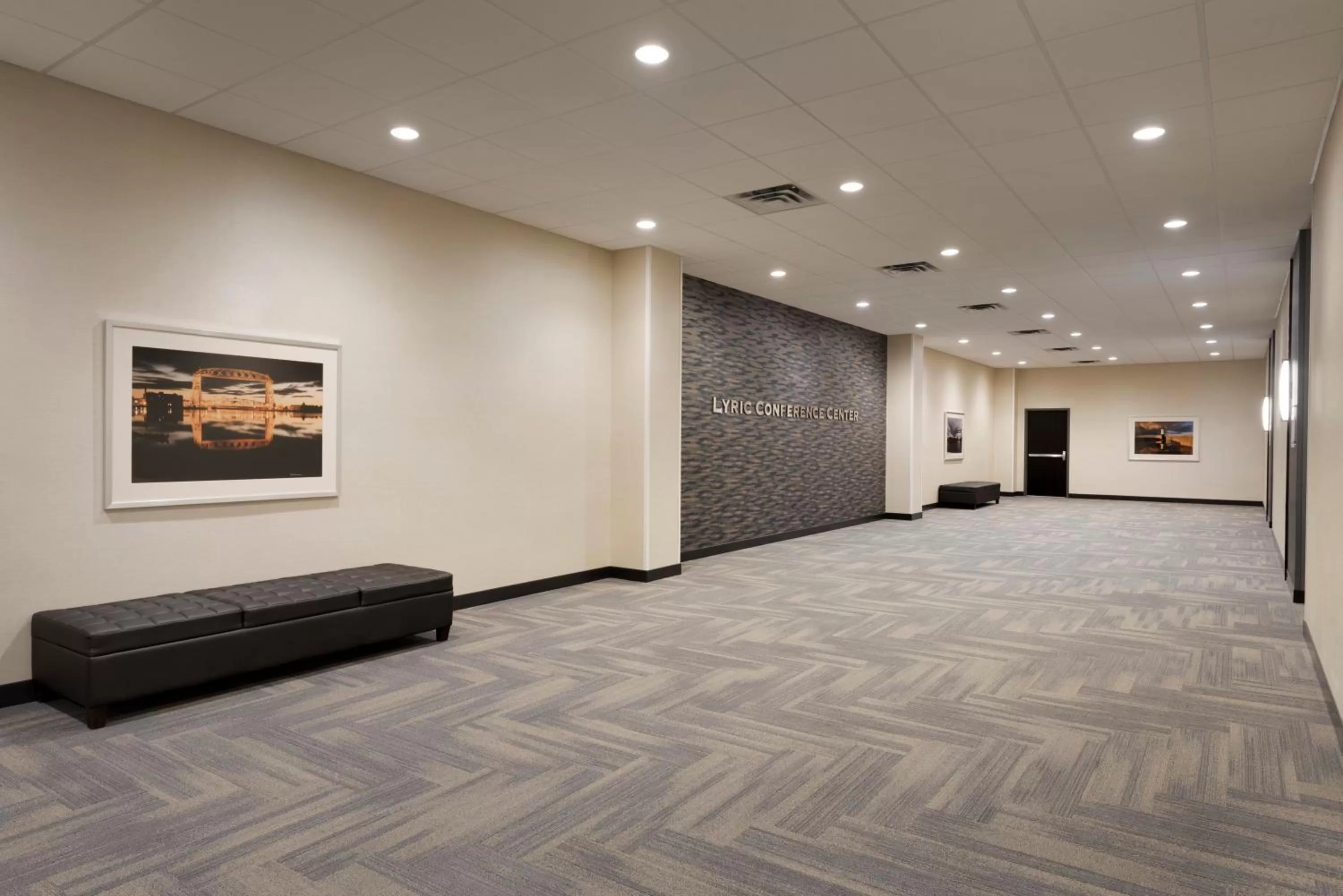 Meeting/conference room in Holiday Inn & Suites Duluth-Downtown by IHG