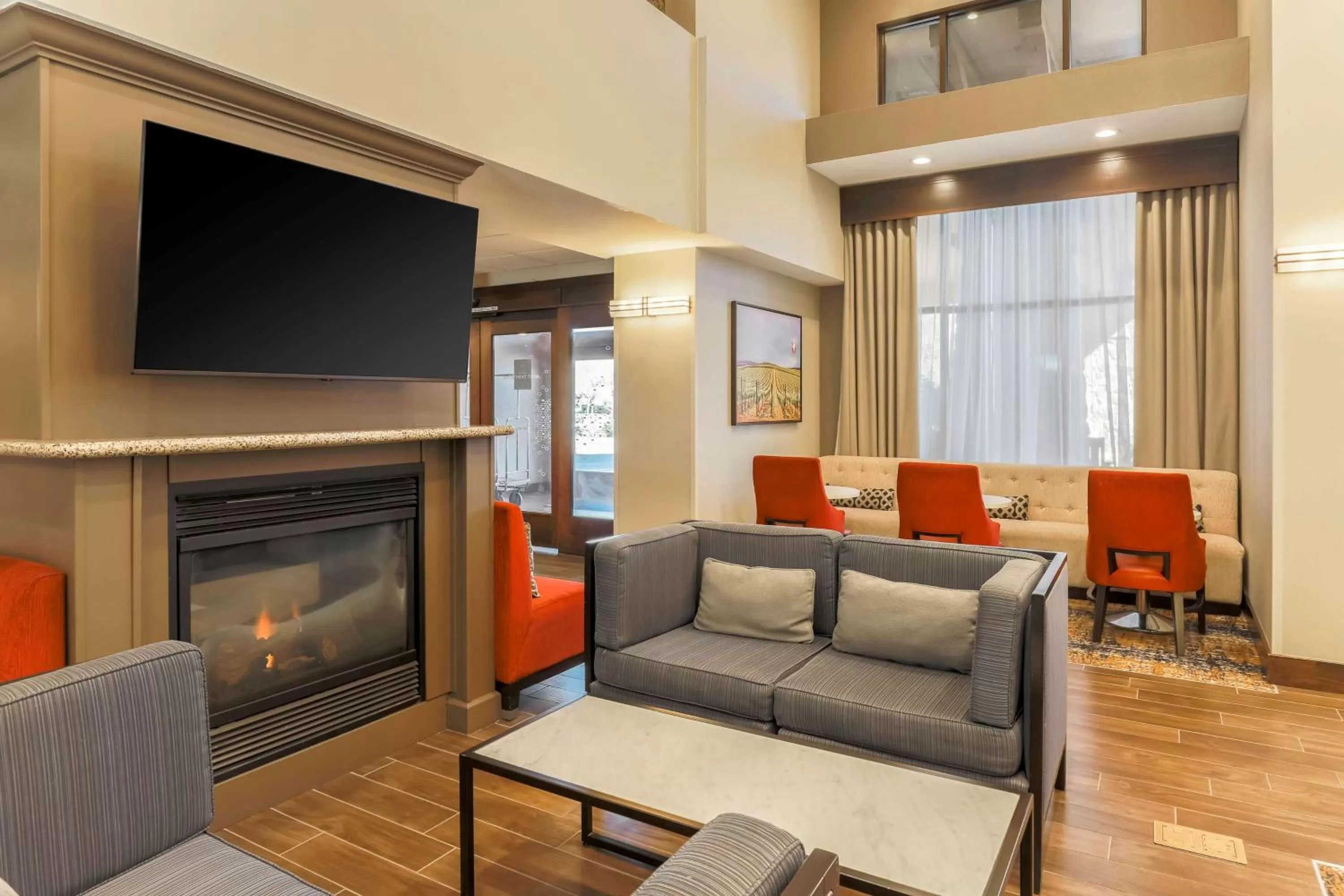 Lobby or reception in Hampton Inn & Suites Windsor-Sonoma Wine Country
