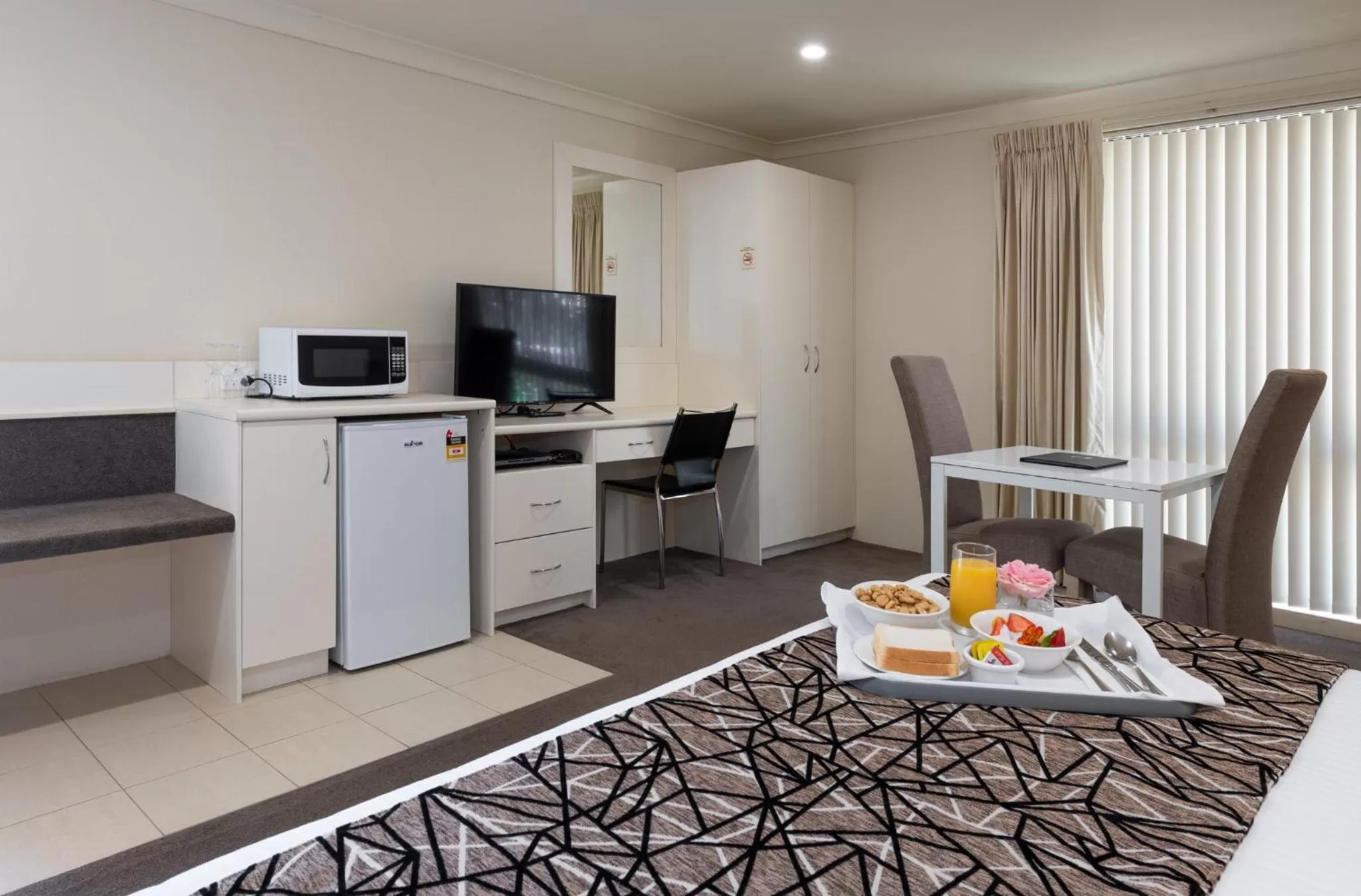 Communal lounge/ TV room in Zig Zag Motel & Apartments