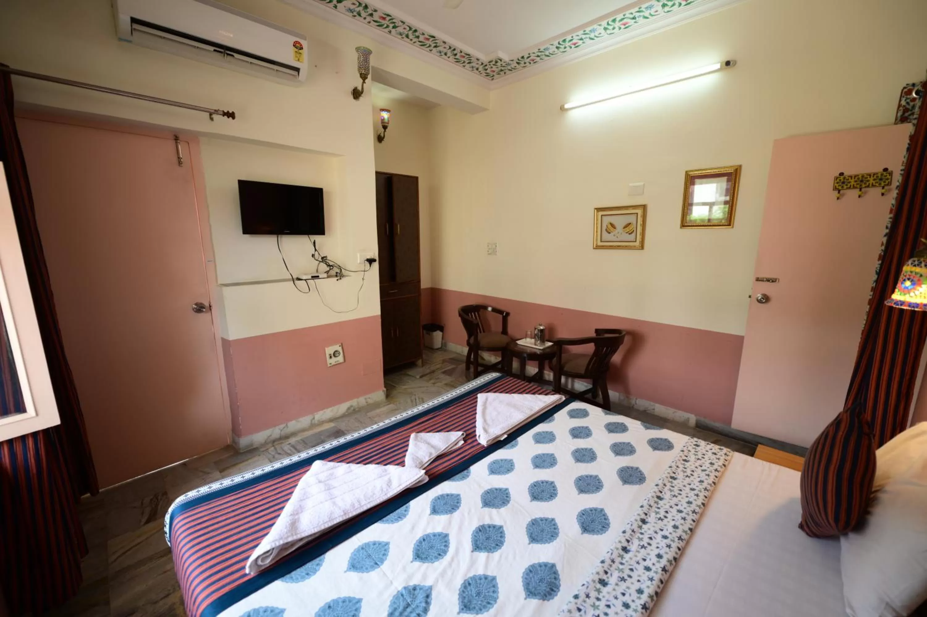 Bed in Chitra Katha - A Story Per Stay