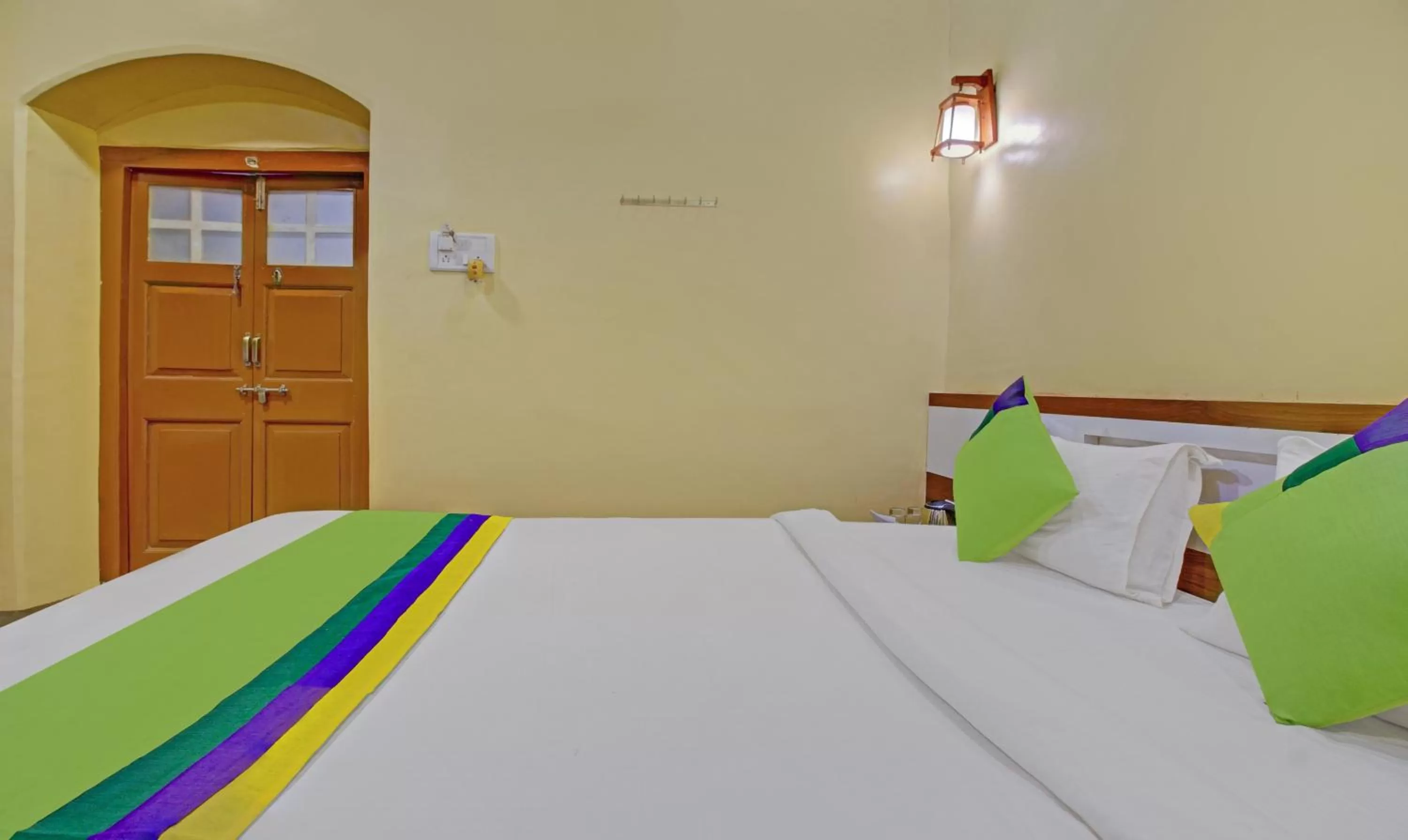 Bed in Treebo Trend Shalimar In The Forest Matheran