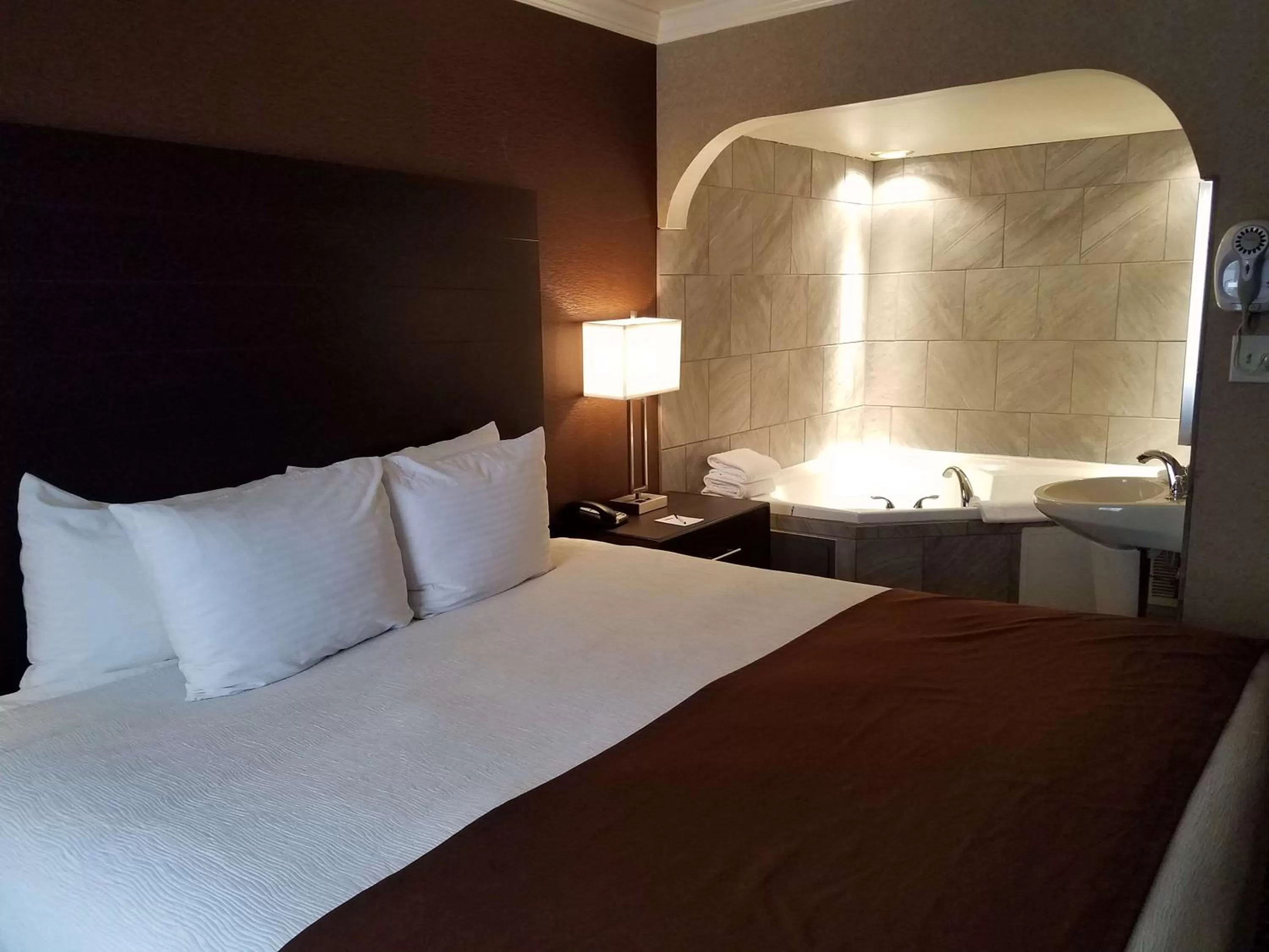 King Suite with Sofa Bed and Jacuzzi in Best Western InnSuites Tucson Foothills Hotel & Suites