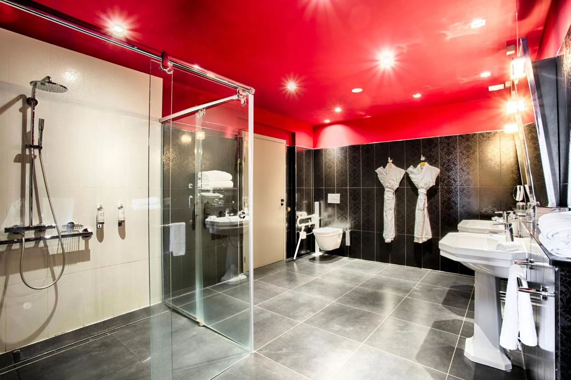 Shower in Le Grand Hotel de Cabourg - MGallery Collection