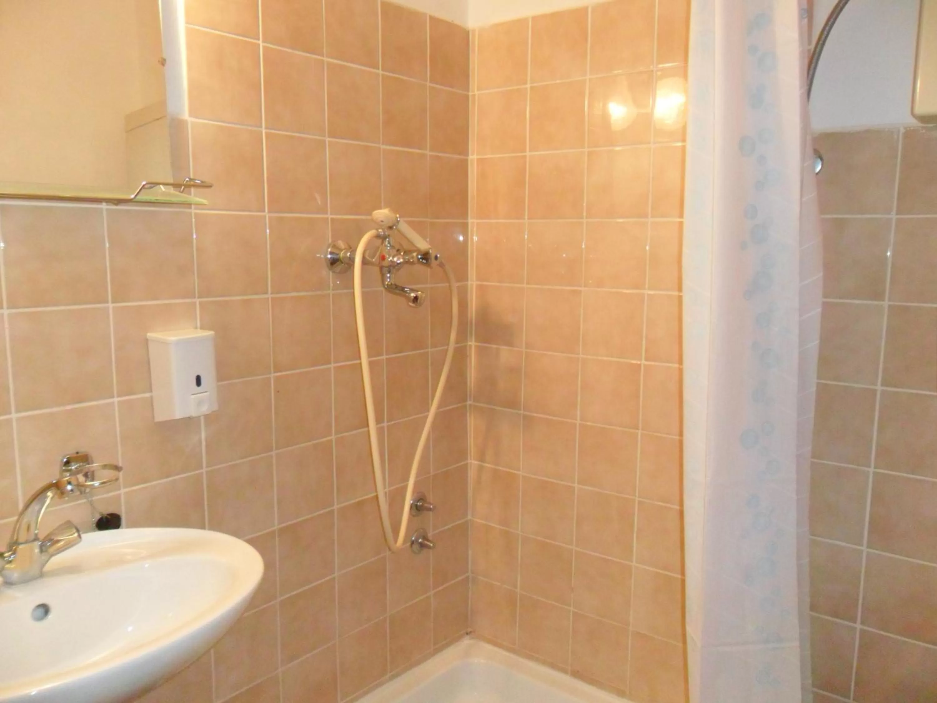 Other in Sobe u kucanstvu MBM