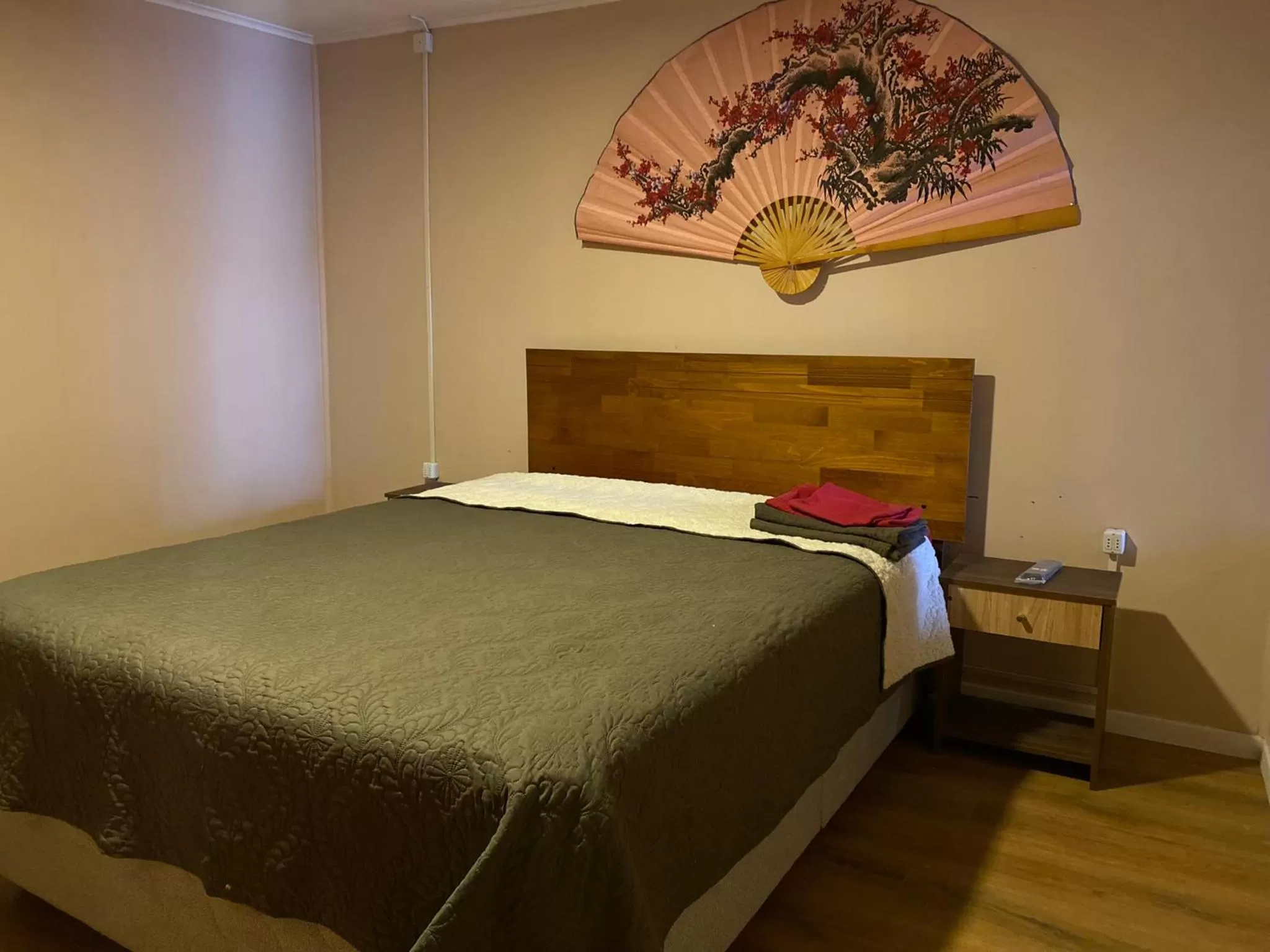 Photo of the whole room, Bed in World's End Hostal