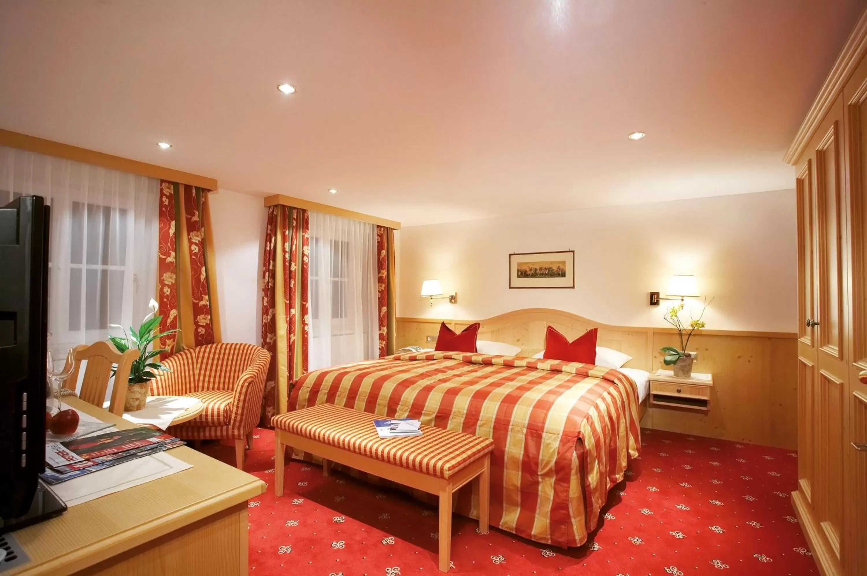 Photo of the whole room, Bed in Hotel Tannbergerhof im Zentrum von Lech