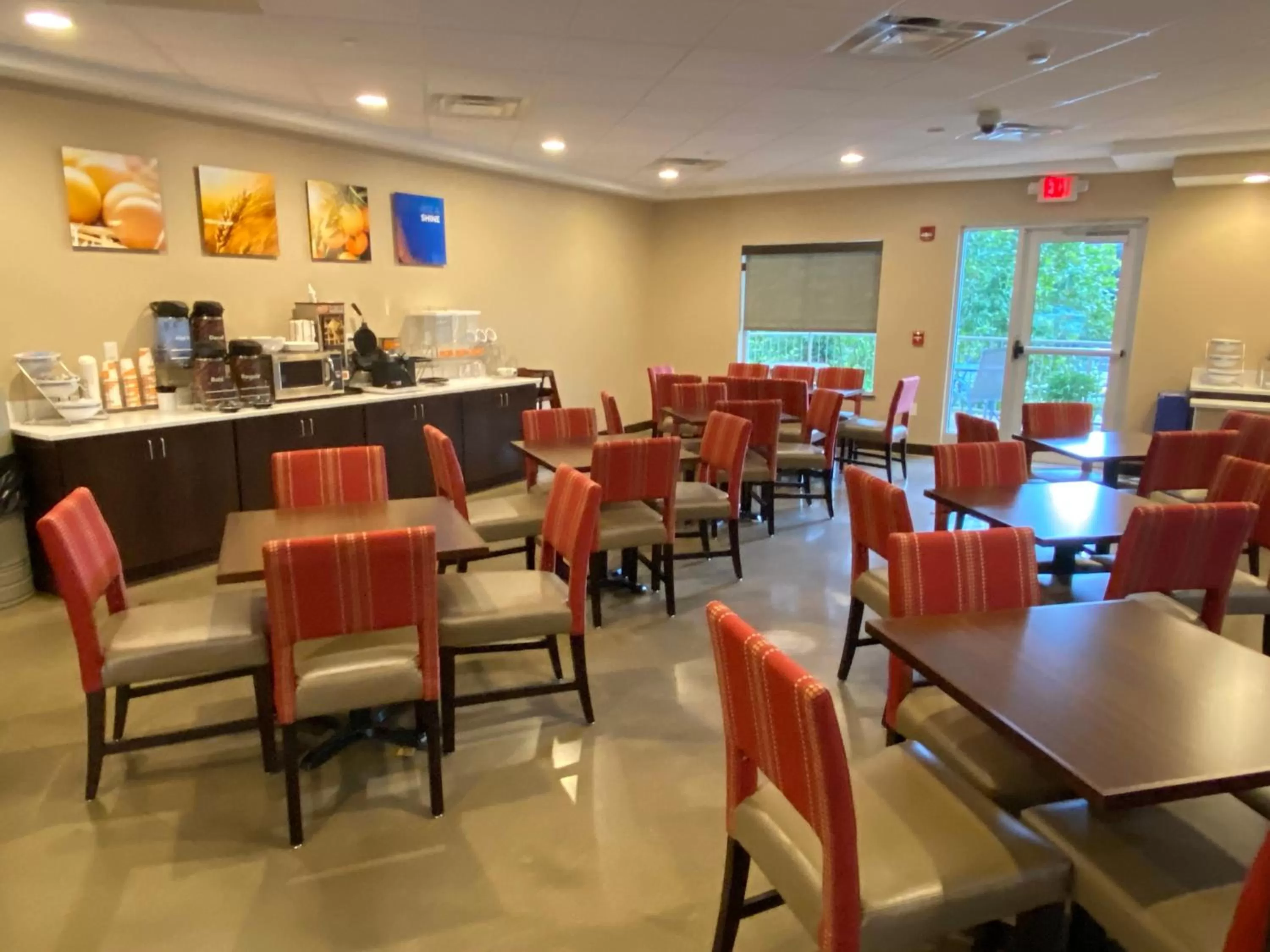 Breakfast in Comfort Inn Connellsville Riverview