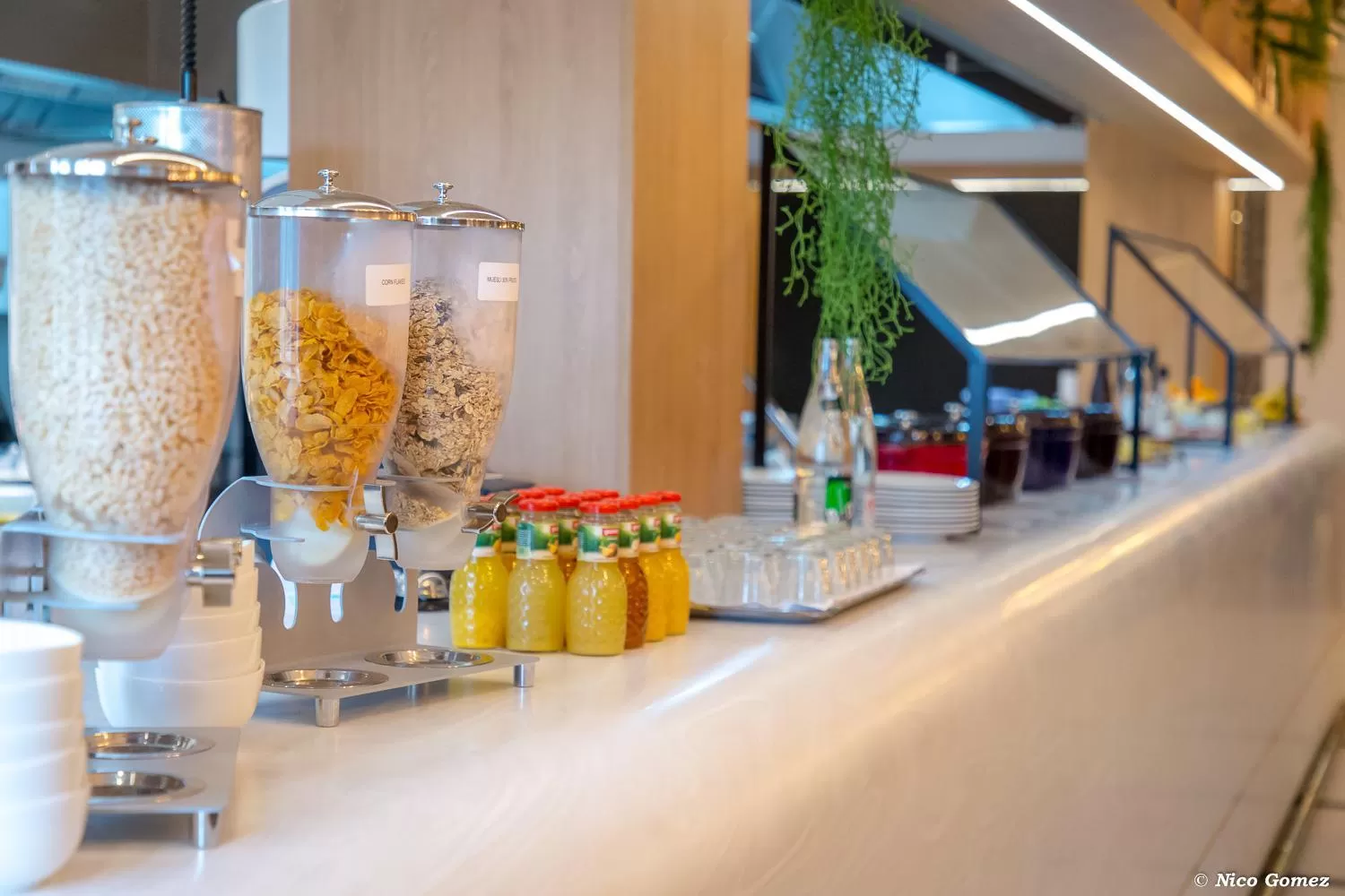 Buffet breakfast in Mercure Chantilly Resort & Conventions