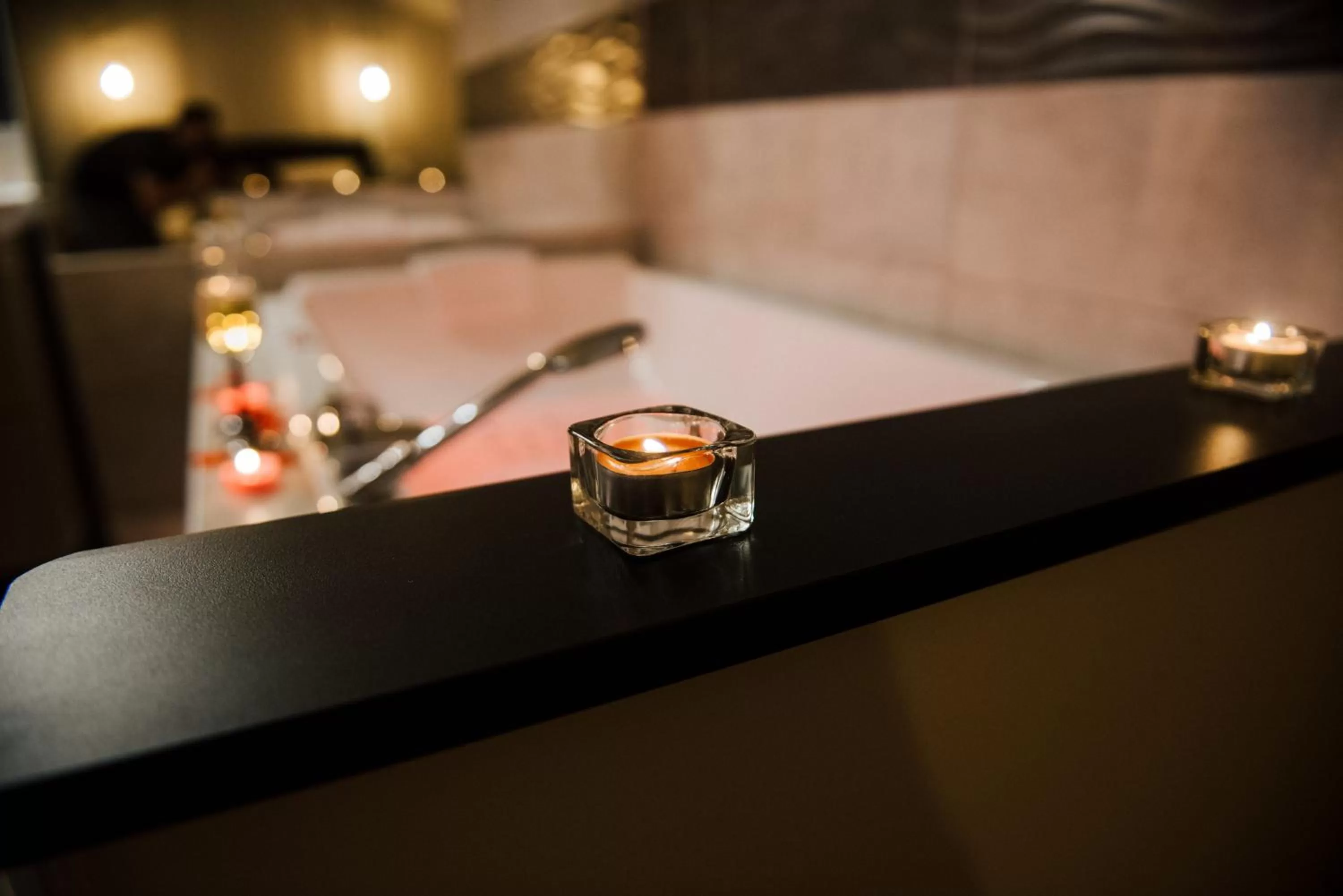 Hot Tub in La Suite Romantique avec Jacuzzi au Cœur de Perpignan